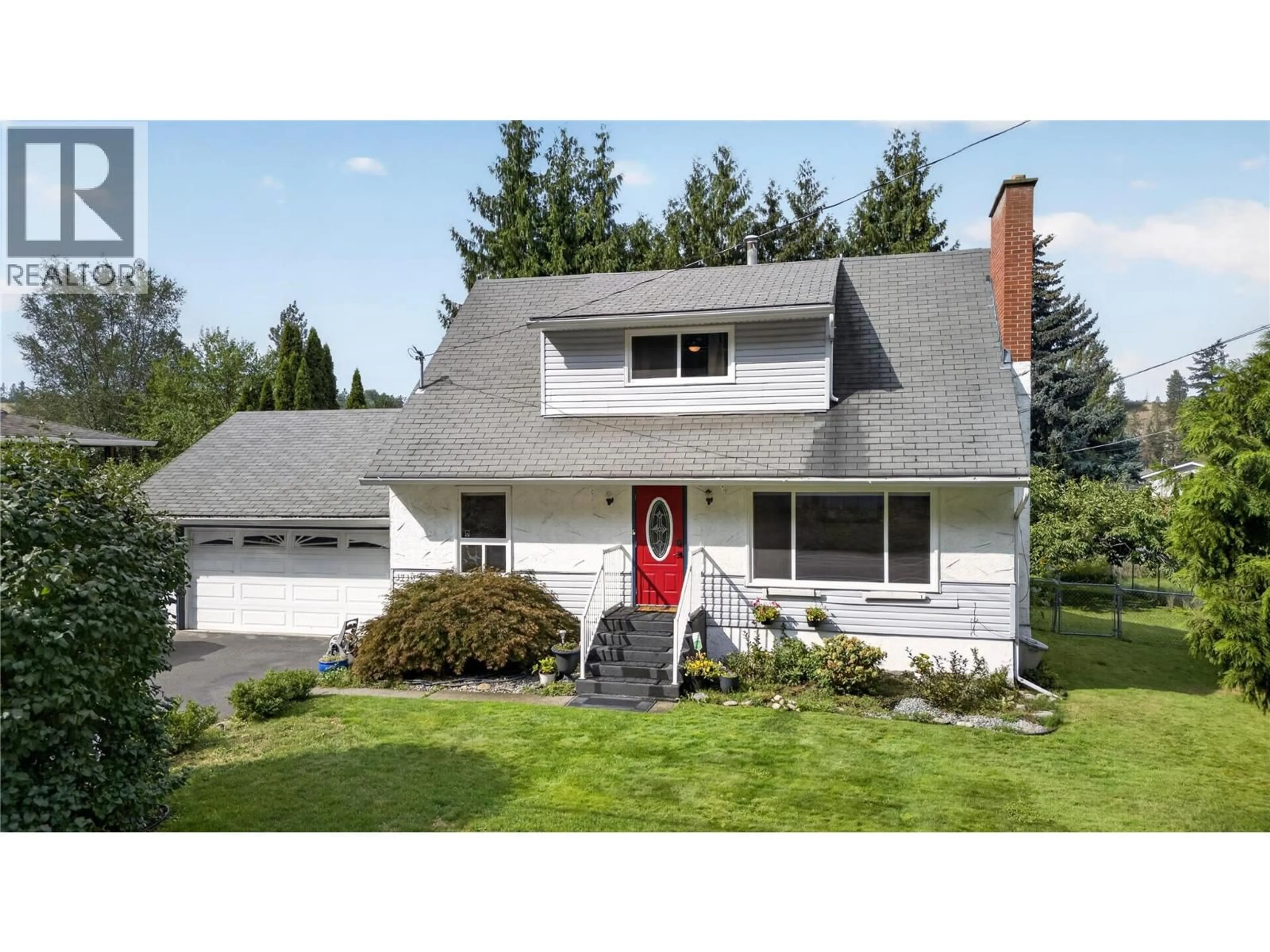 Home with vinyl exterior material, street for 1710 HOLLYWOOD ROAD SOUTH, Kelowna British Columbia V1X4P3