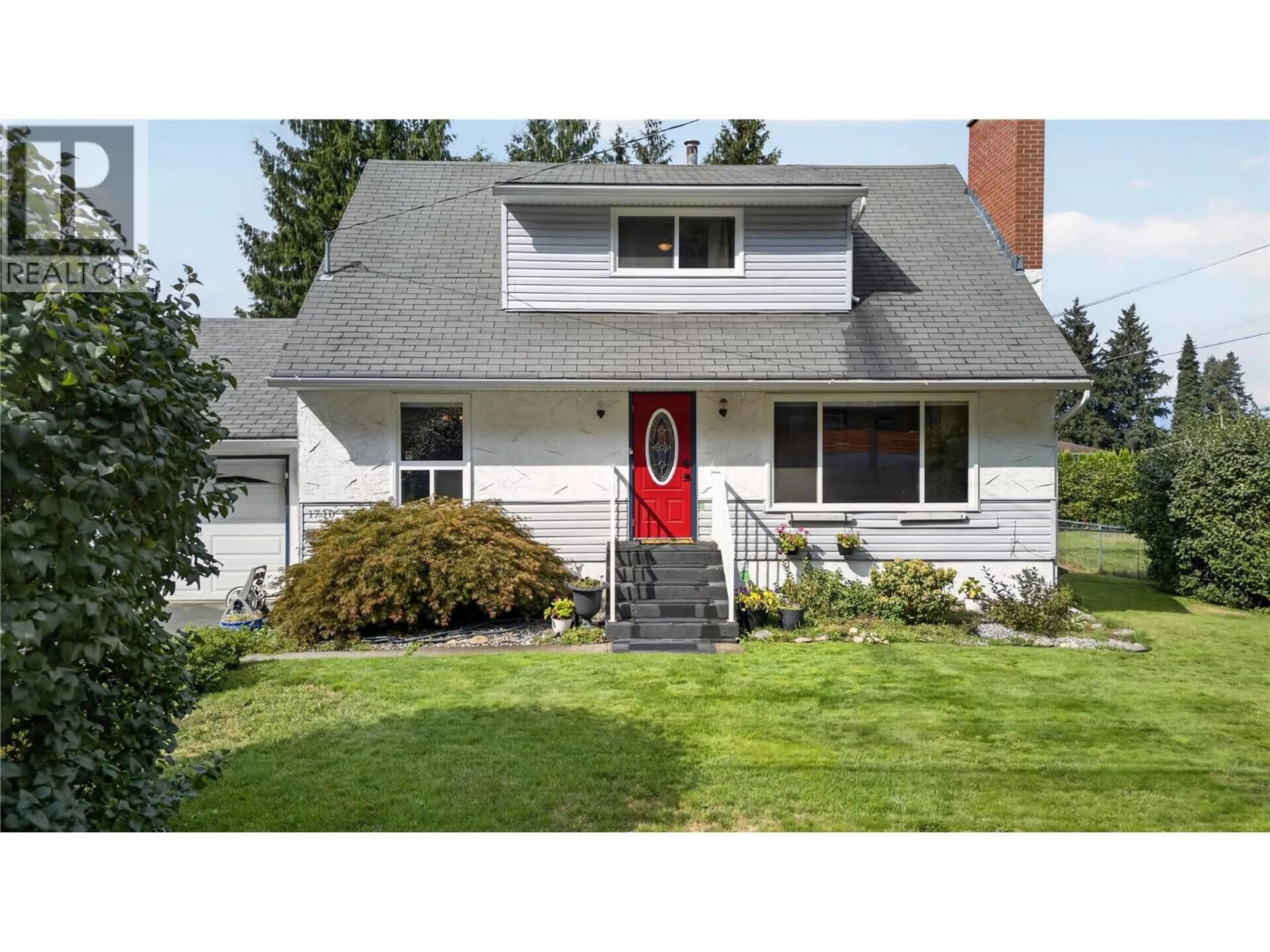 Home with vinyl exterior material, street for 1710 HOLLYWOOD ROAD SOUTH, Kelowna British Columbia V1X4P3