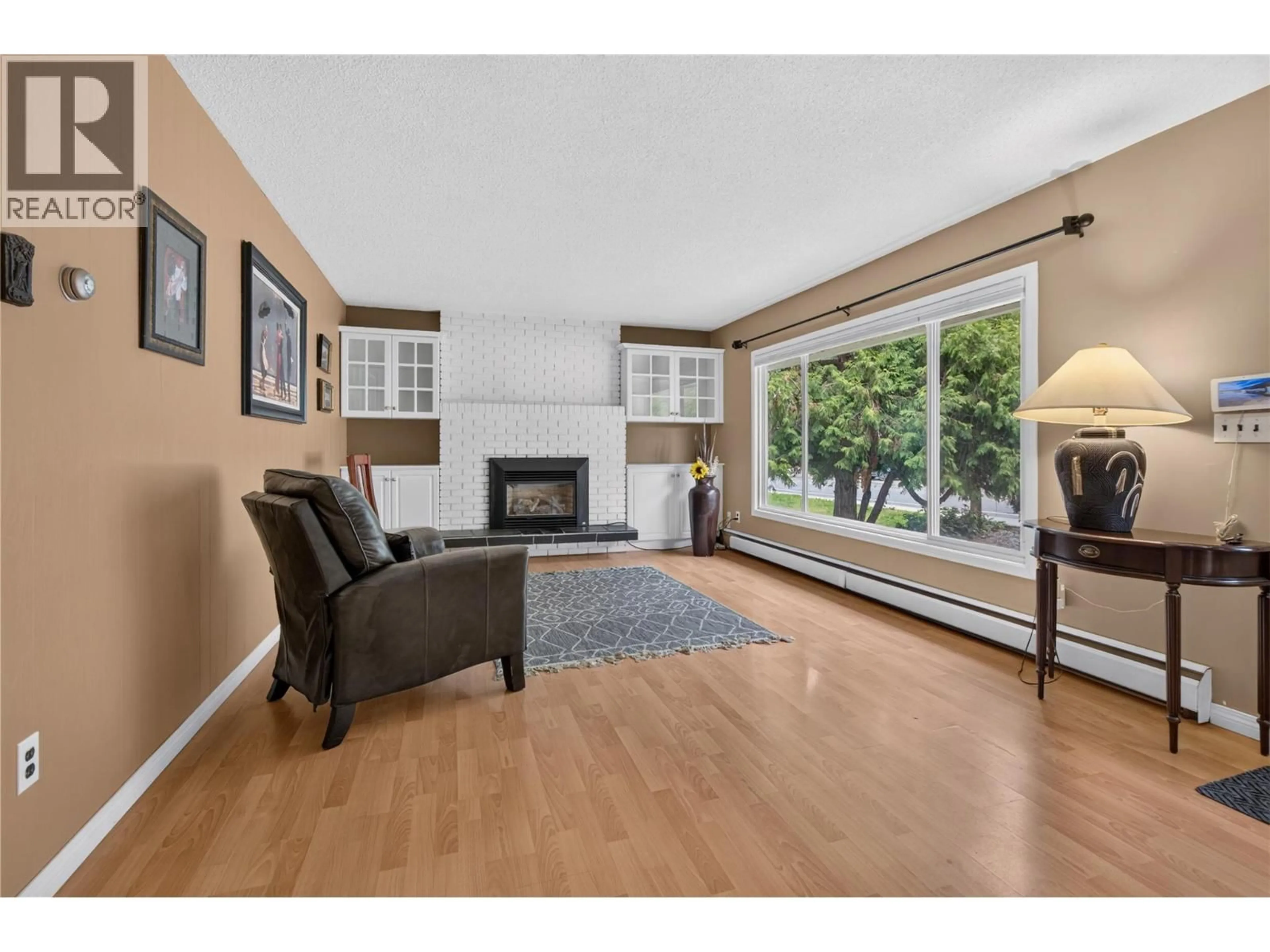 Living room with furniture, wood/laminate floor for 1710 HOLLYWOOD ROAD SOUTH, Kelowna British Columbia V1X4P3