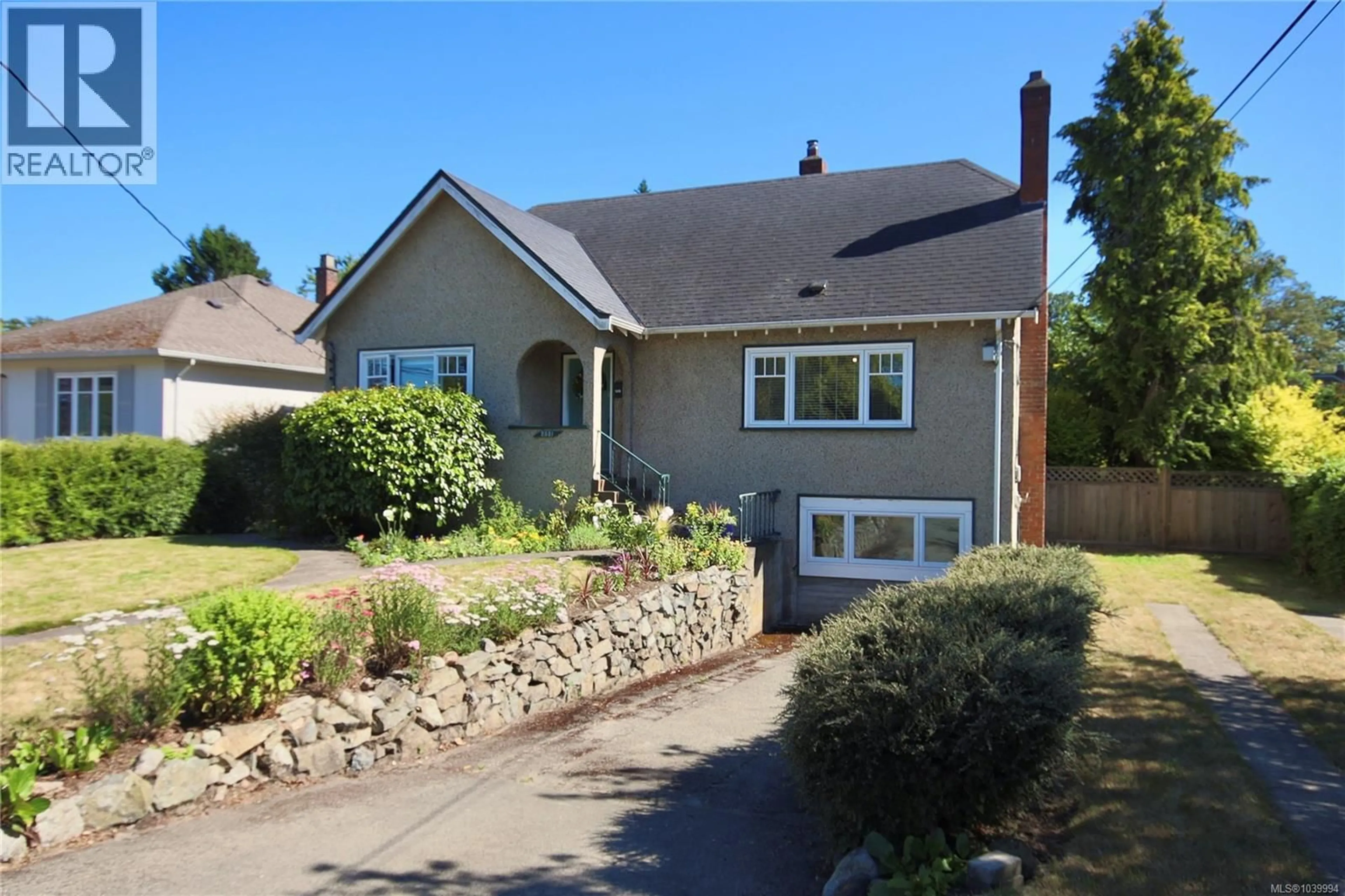 A pic from outside/outdoor area/front of a property/back of a property/a pic from drone, street for 2331 PACIFIC AVENUE, Oak Bay British Columbia V8R6V7