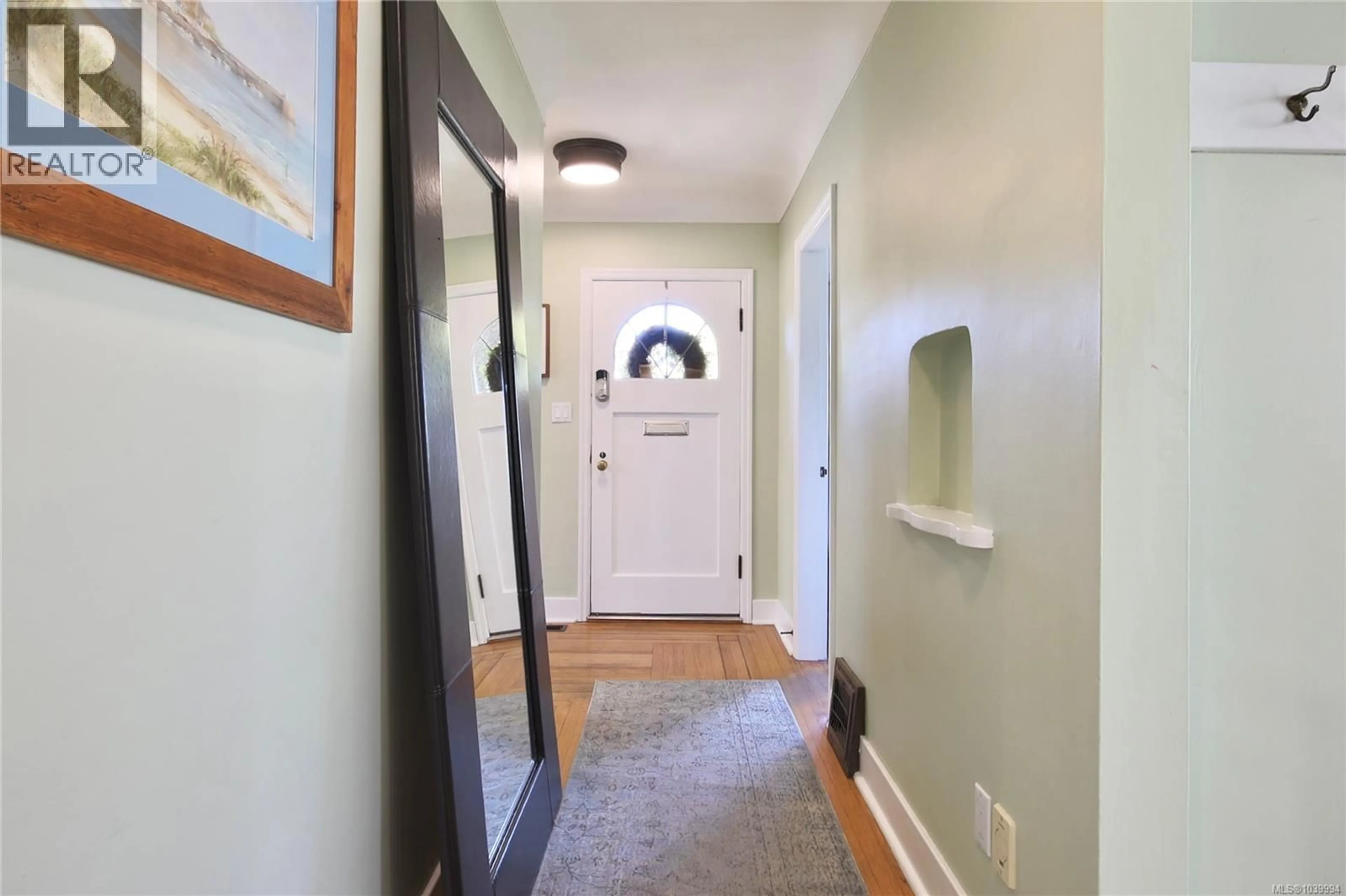 Indoor entryway for 2331 PACIFIC AVENUE, Oak Bay British Columbia V8R6V7
