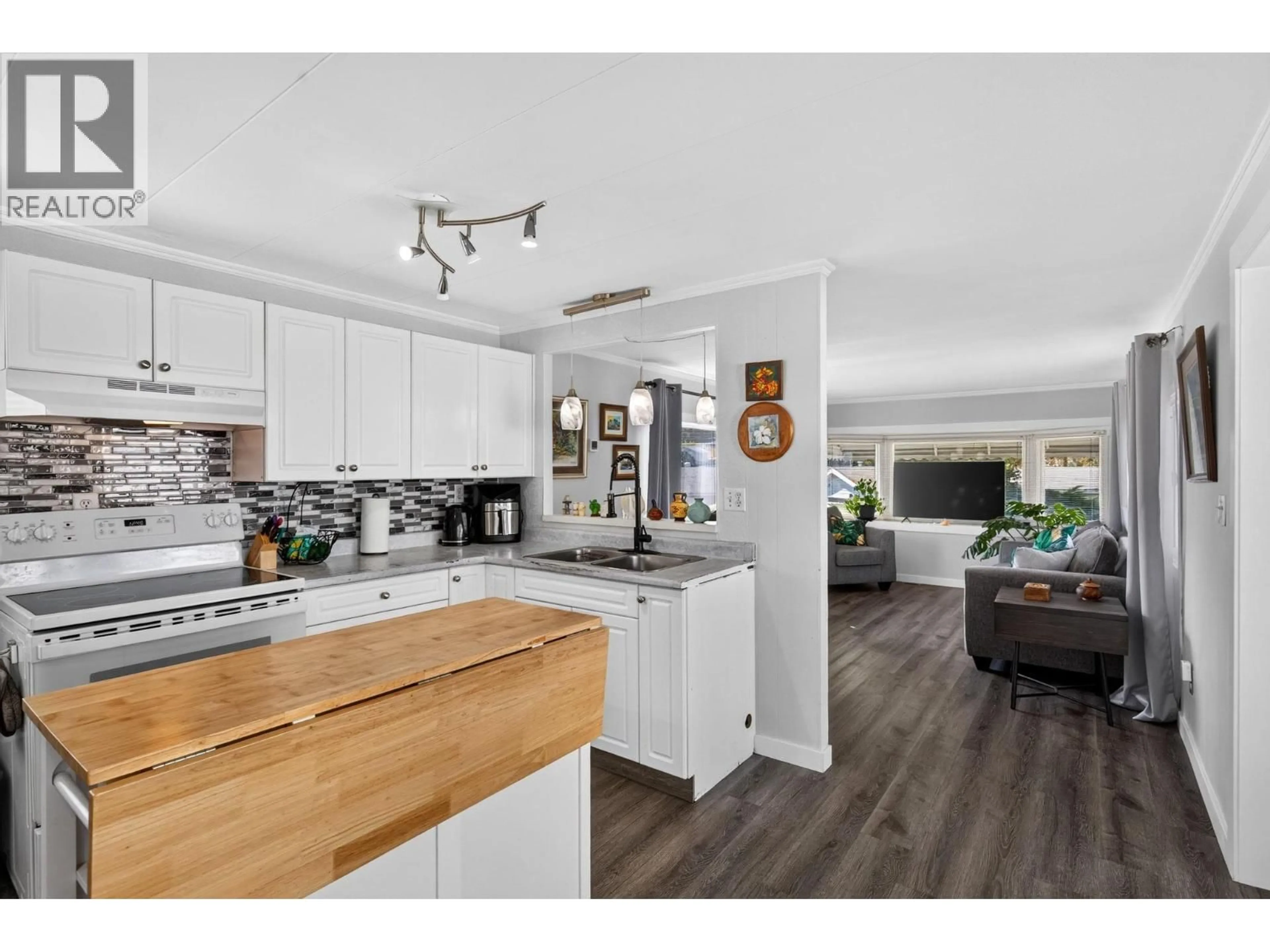 Open concept kitchen, wood/laminate floor for 15 - 12022 PRETTY ROAD, Lake Country British Columbia V4V1H1