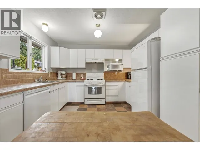 3304 SIDNEY CRESCENT, Spallumcheen 3