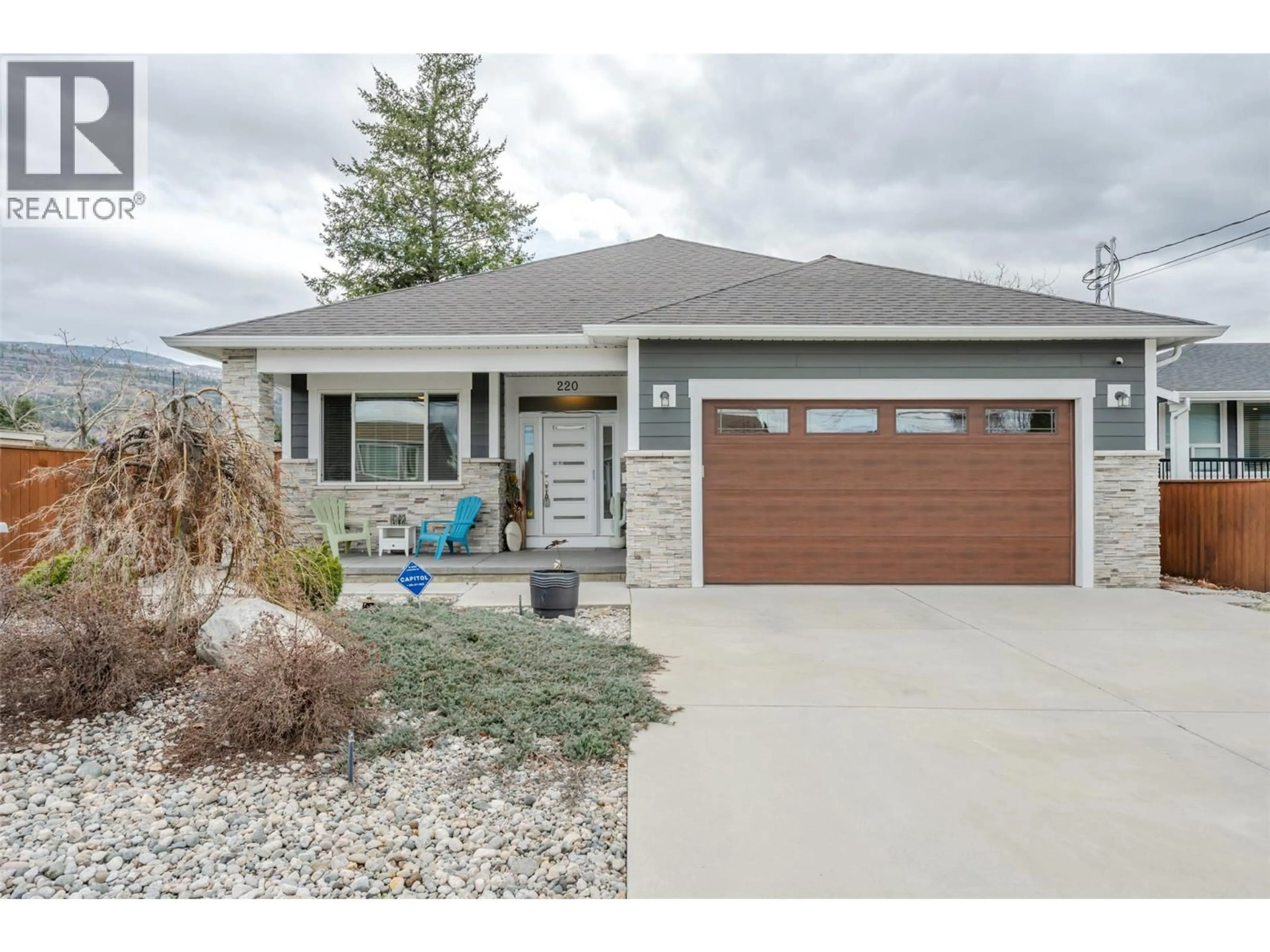 Home with vinyl exterior material, street for 220 BRANDON AVENUE, Penticton British Columbia V2A3S6