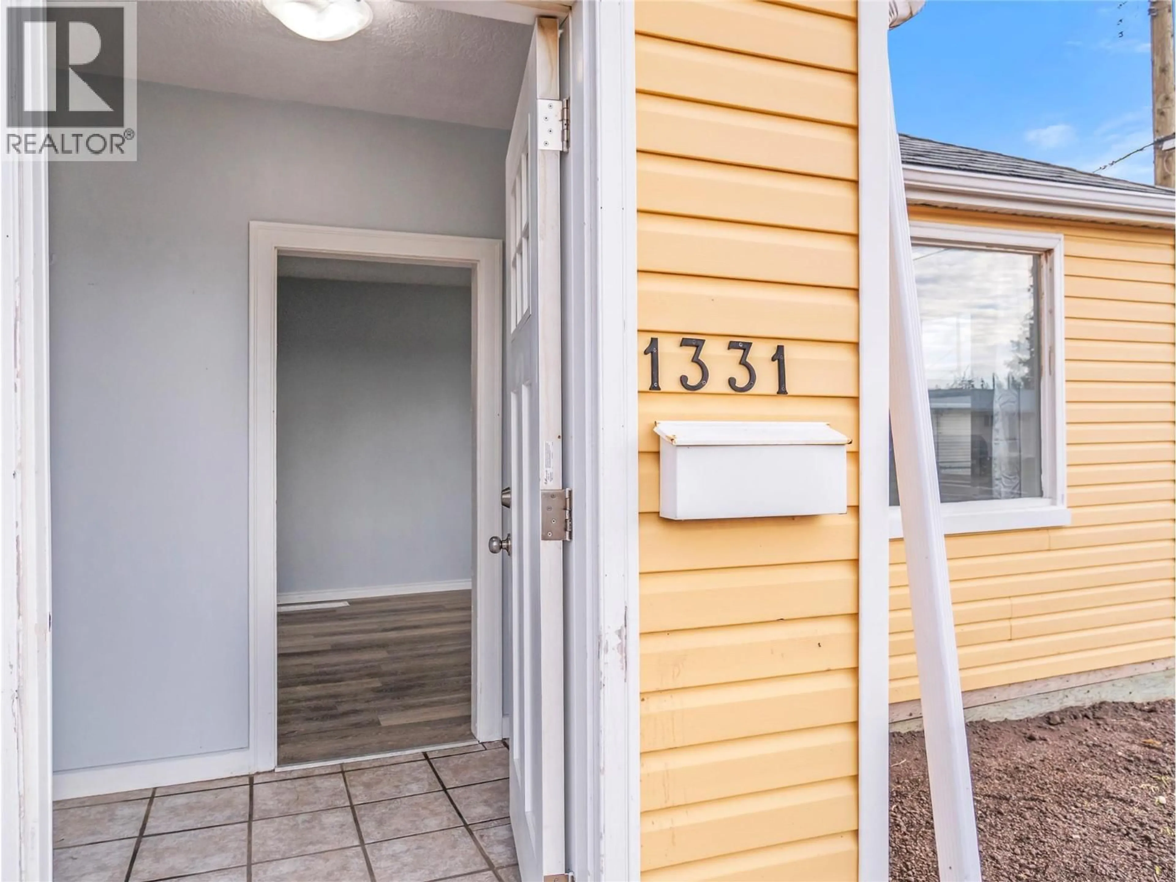 Indoor entryway for 1331 101 AVENUE, Dawson Creek British Columbia V1G2A4