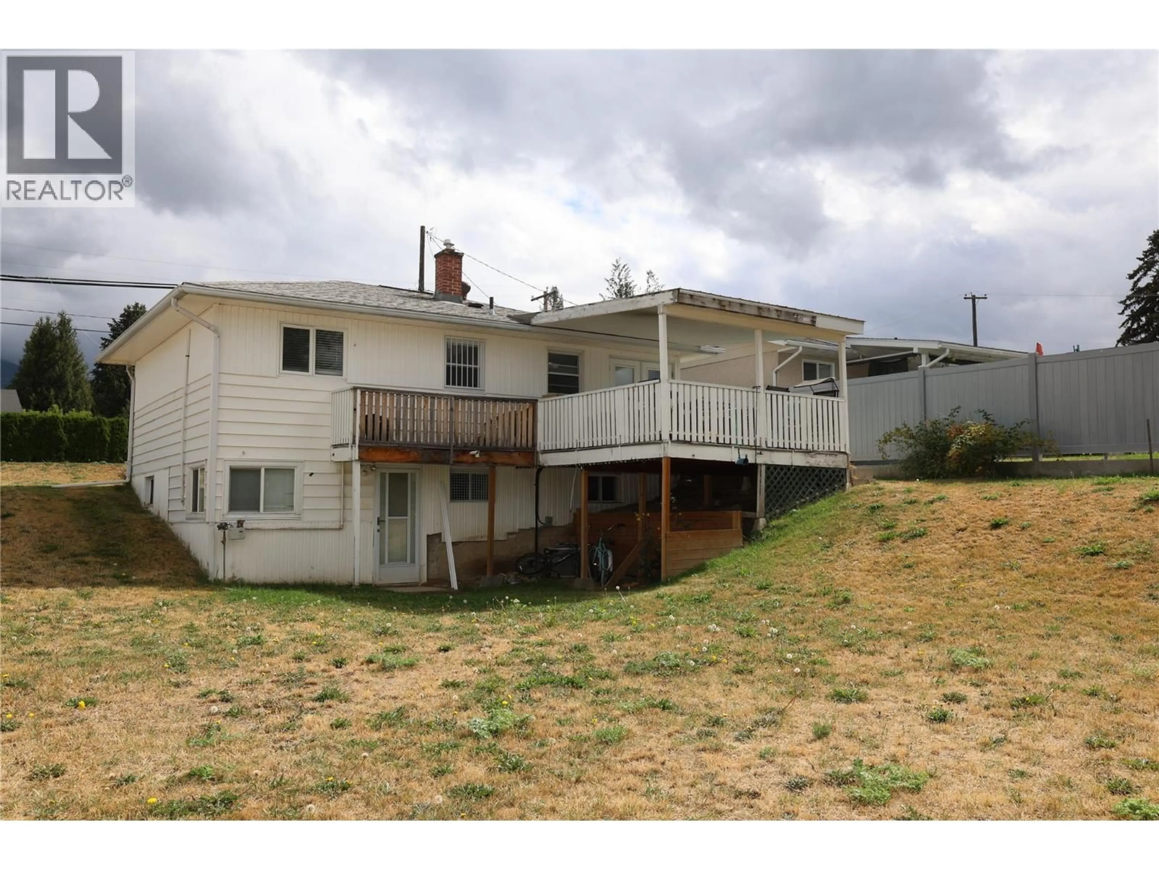 A pic from outside/outdoor area/front of a property/back of a property/a pic from drone, unknown for 519 20TH AVENUE SOUTH, Creston British Columbia V0B1G5