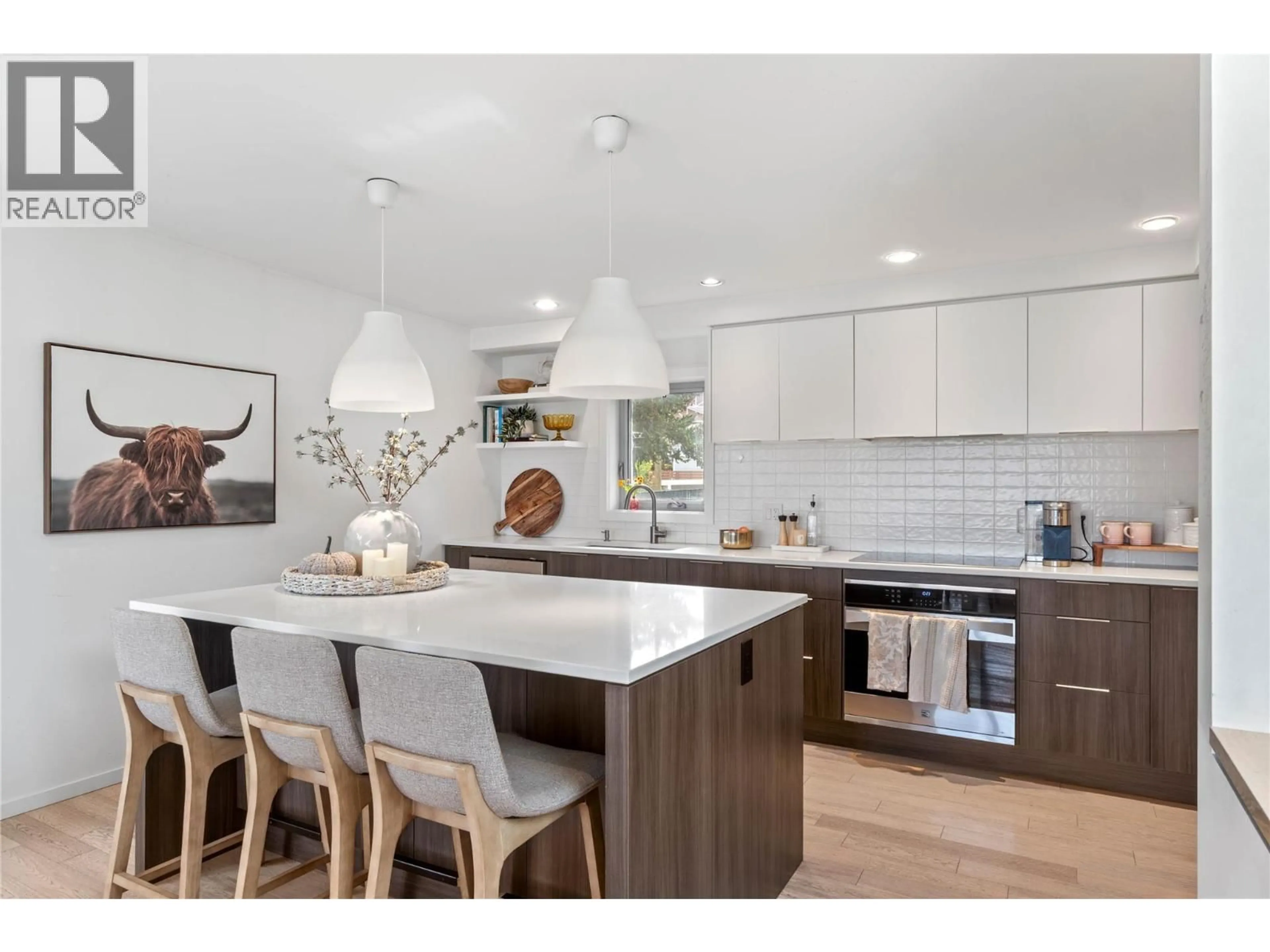 Open concept kitchen, unknown for 1389 DOMINION CRESCENT, Kamloops British Columbia V2C2X2