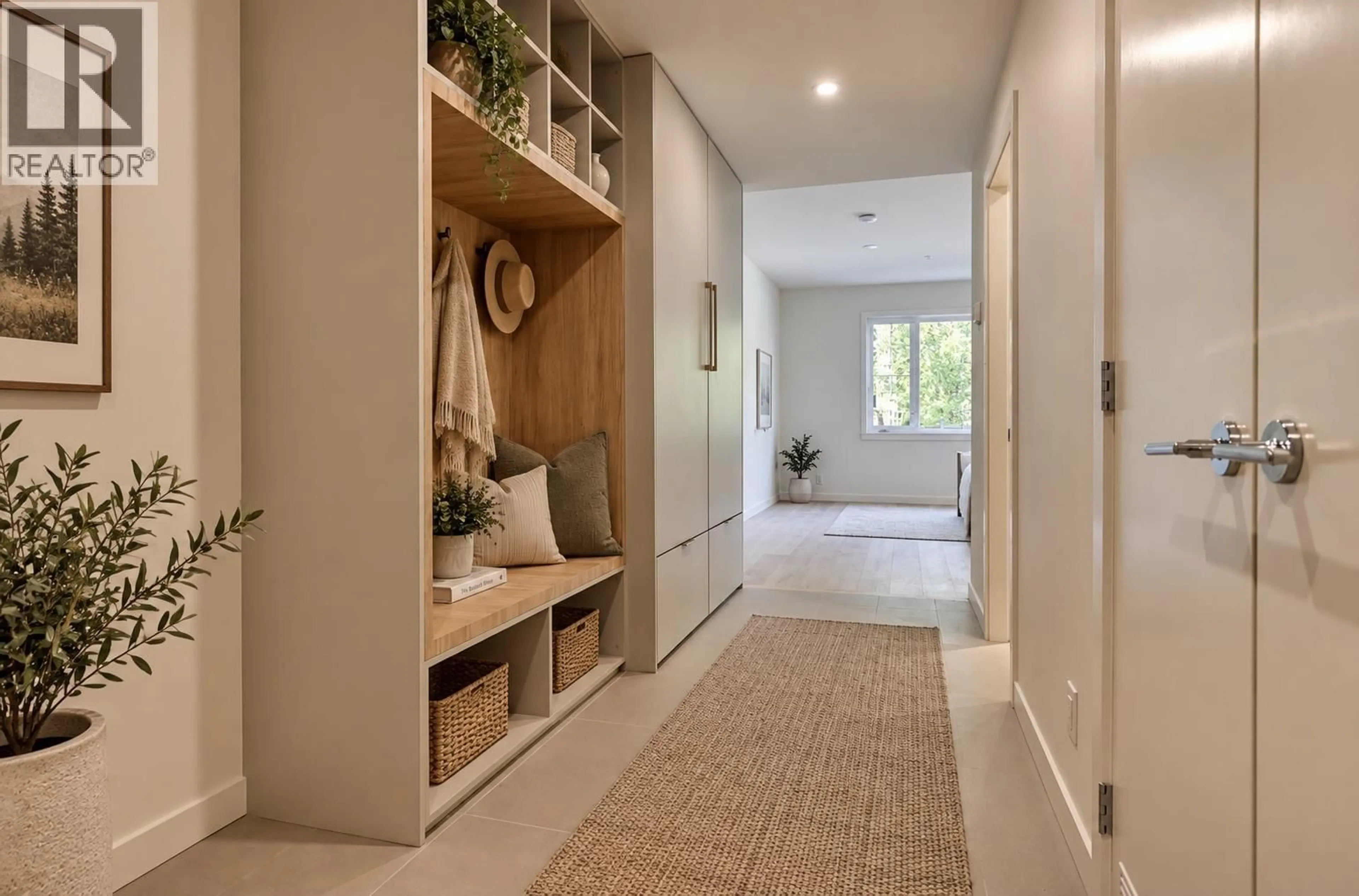 Indoor entryway for 111 - 4280 RED MOUNTAIN ROAD, Rossland British Columbia V0G1Y0