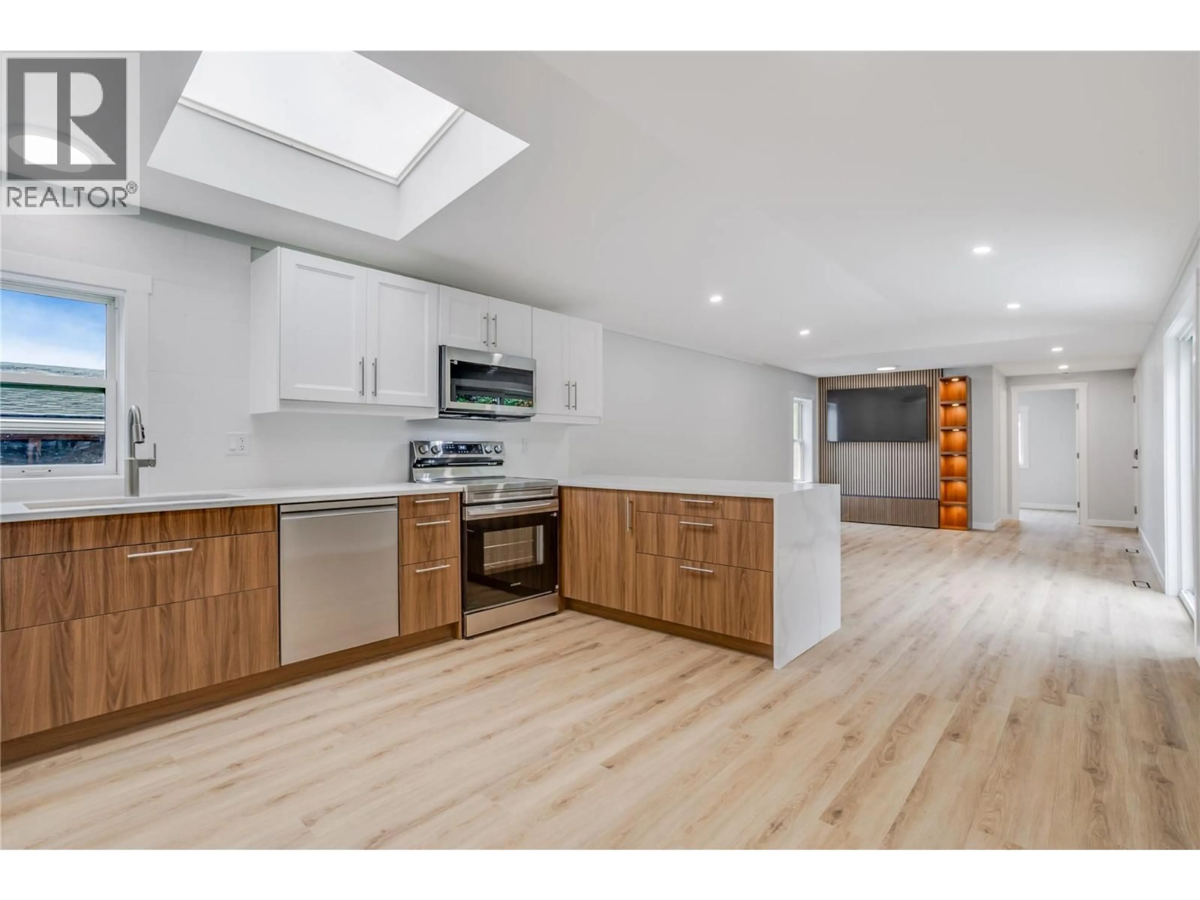 Open concept kitchen, wood/laminate floor for 23 - 3225 SHANNON LAKE ROAD, West Kelowna British Columbia V4T2E2