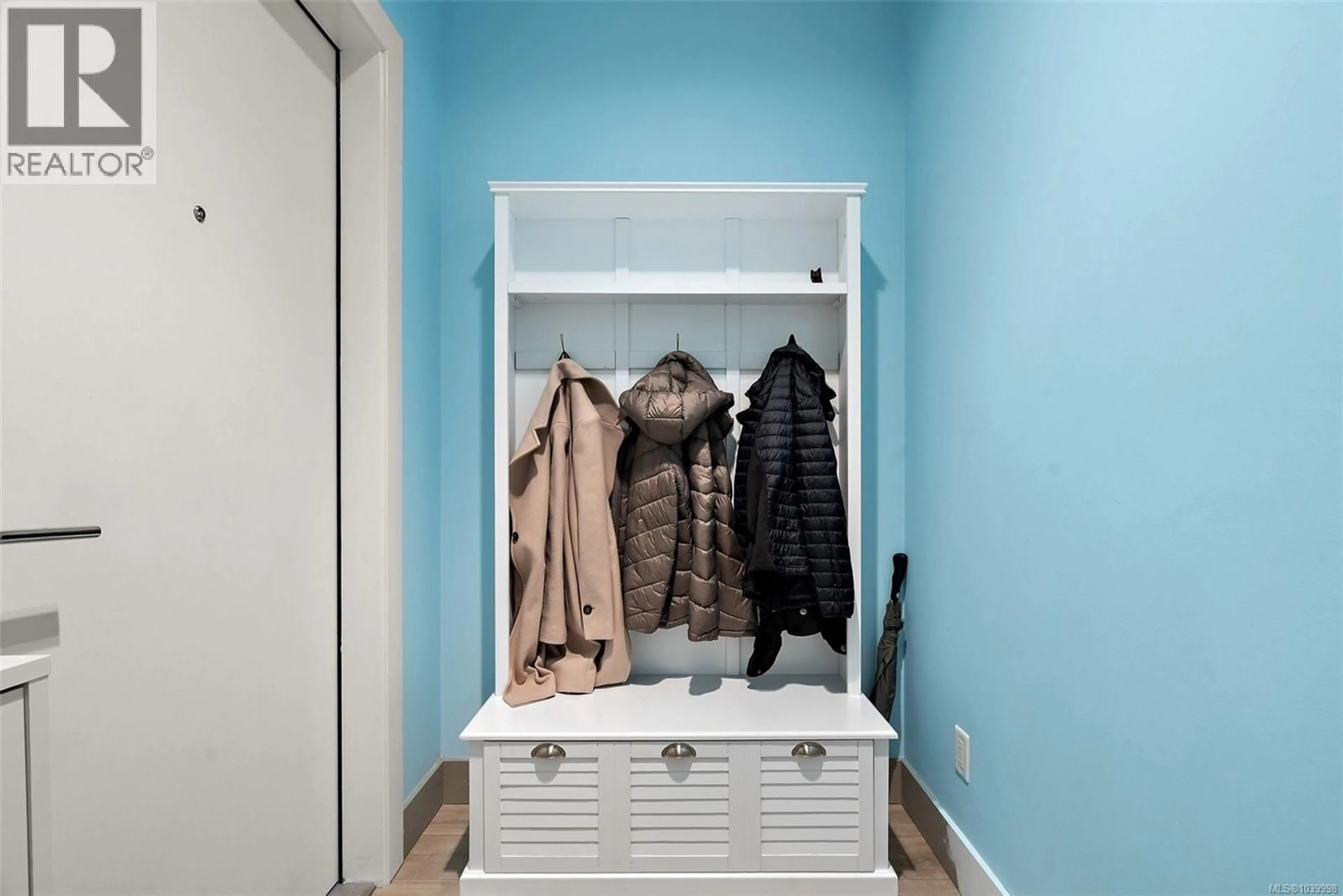 Indoor entryway for 103 - 70 SAGHALIE ROAD, Victoria British Columbia V9A0G9