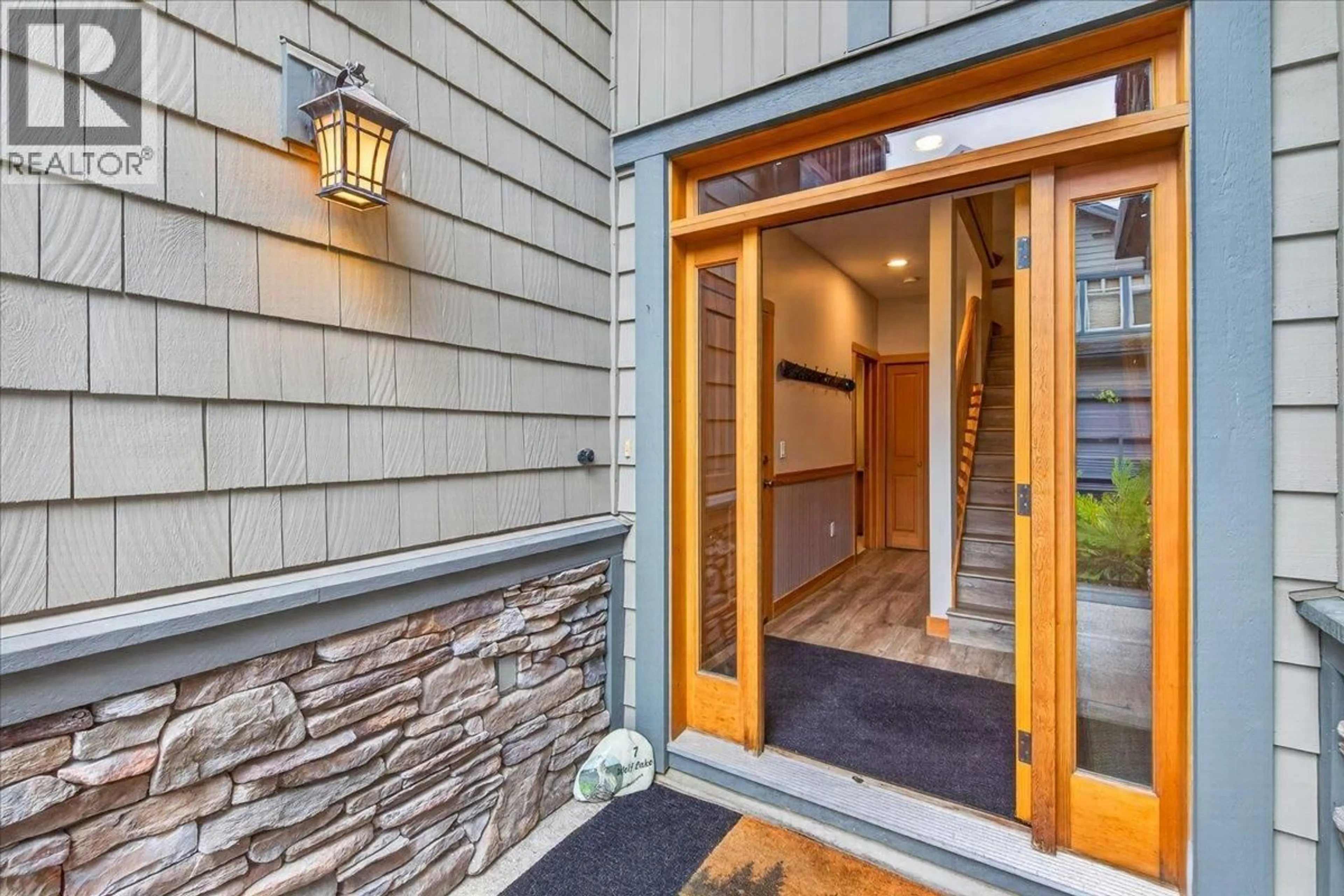 Indoor entryway for 7 - 1856 GREYWOLF DRIVE, Panorama British Columbia V0A1T0