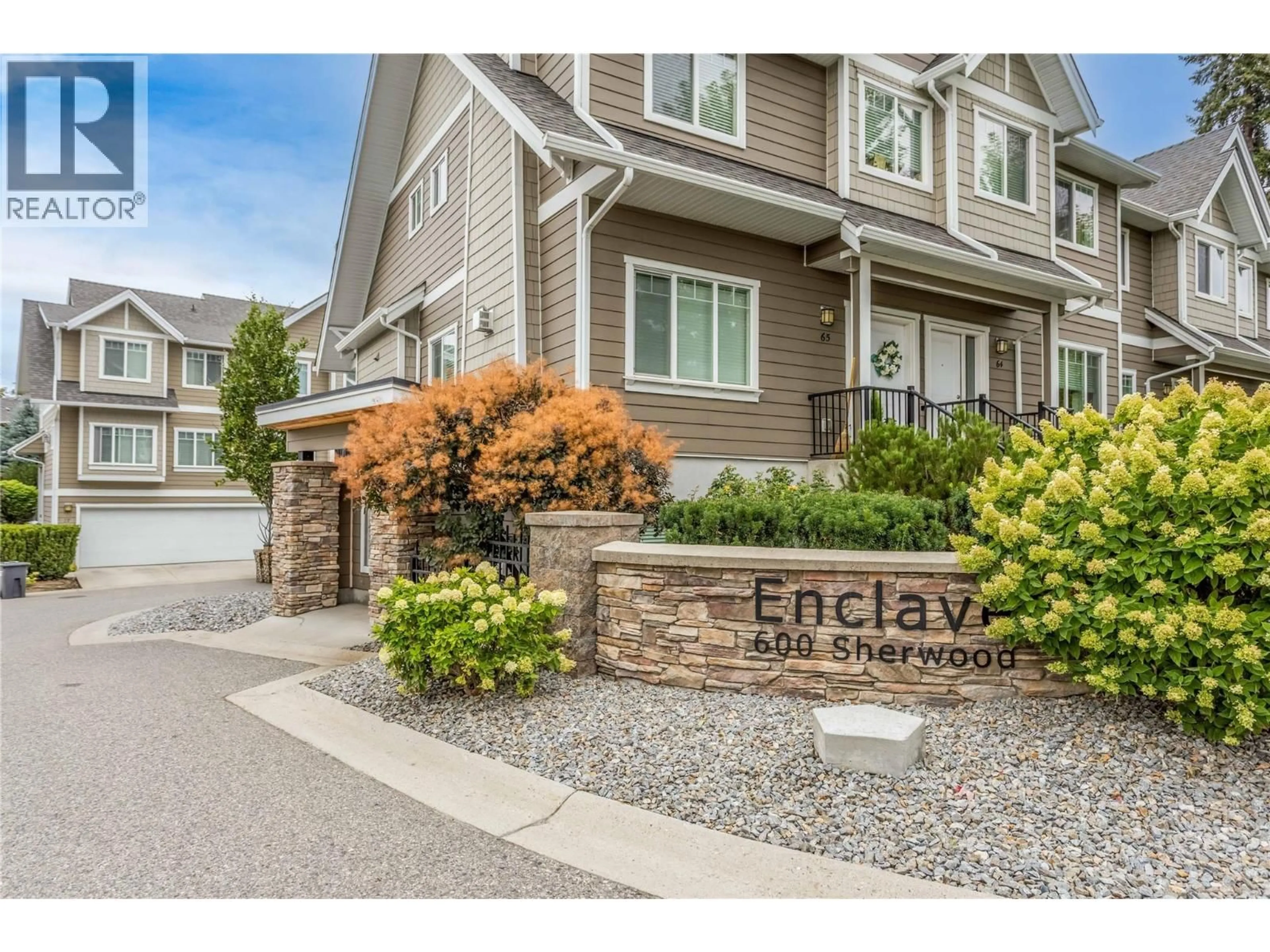 Indoor entryway for 51 - 600 SHERWOOD ROAD, Kelowna British Columbia V1W5K1
