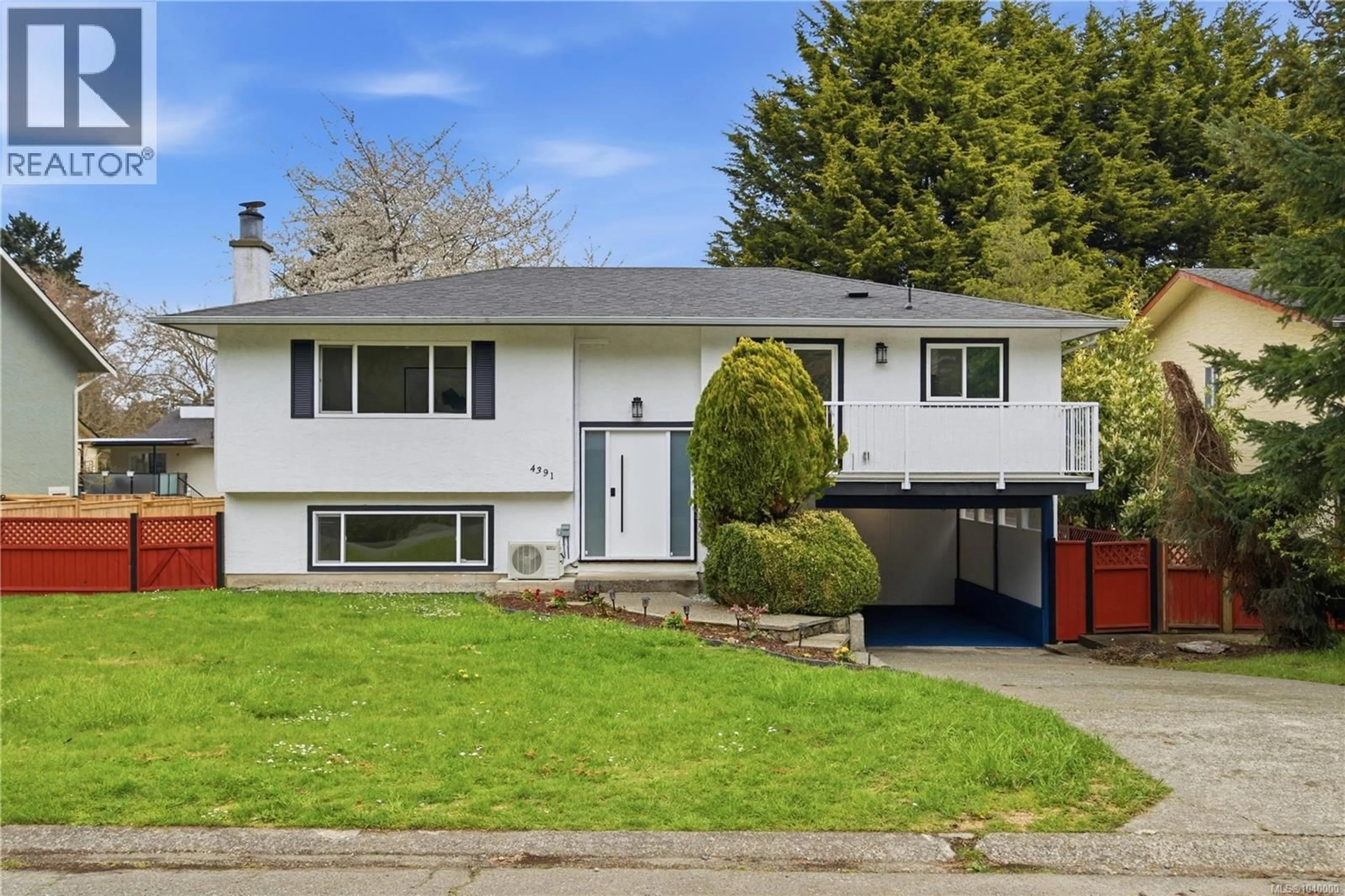 Home with vinyl exterior material, street for 4391 ELNIDO CRESCENT, Saanich British Columbia V8N5G8