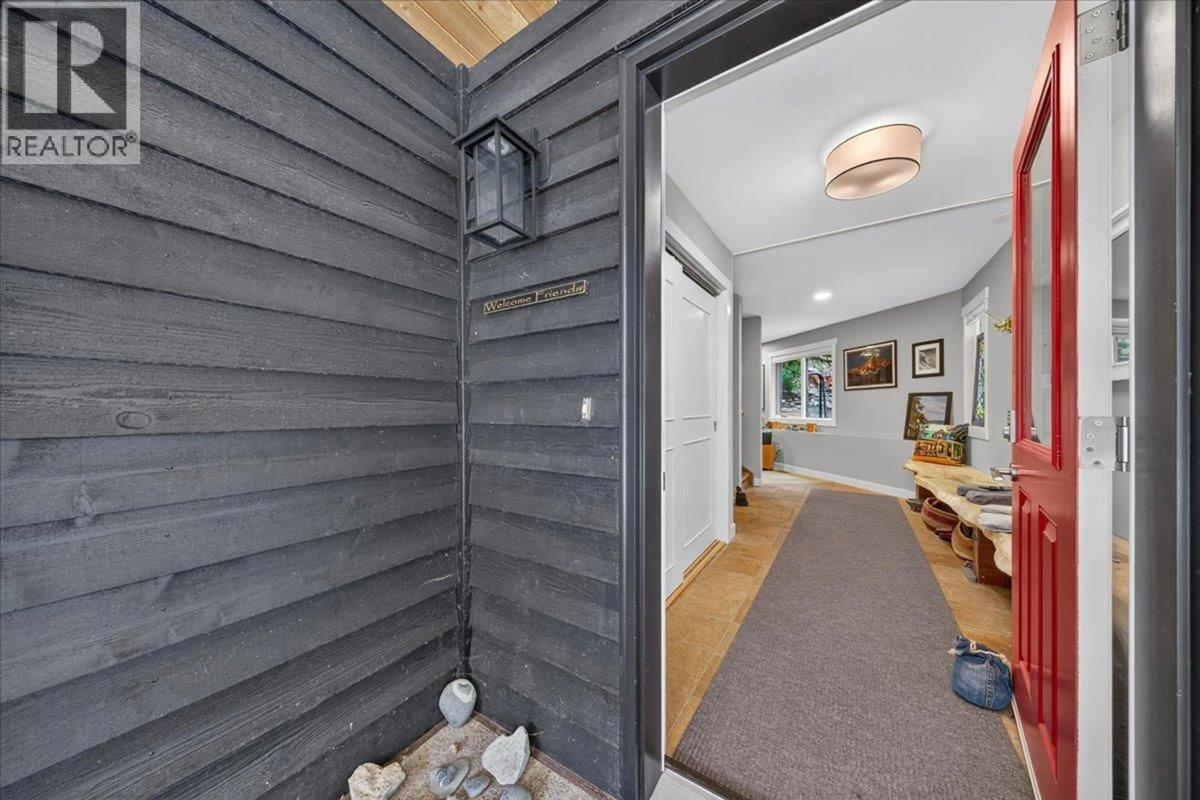 Indoor entryway for 1941 GREYWOLF DRIVE, Panorama British Columbia V0A1T0