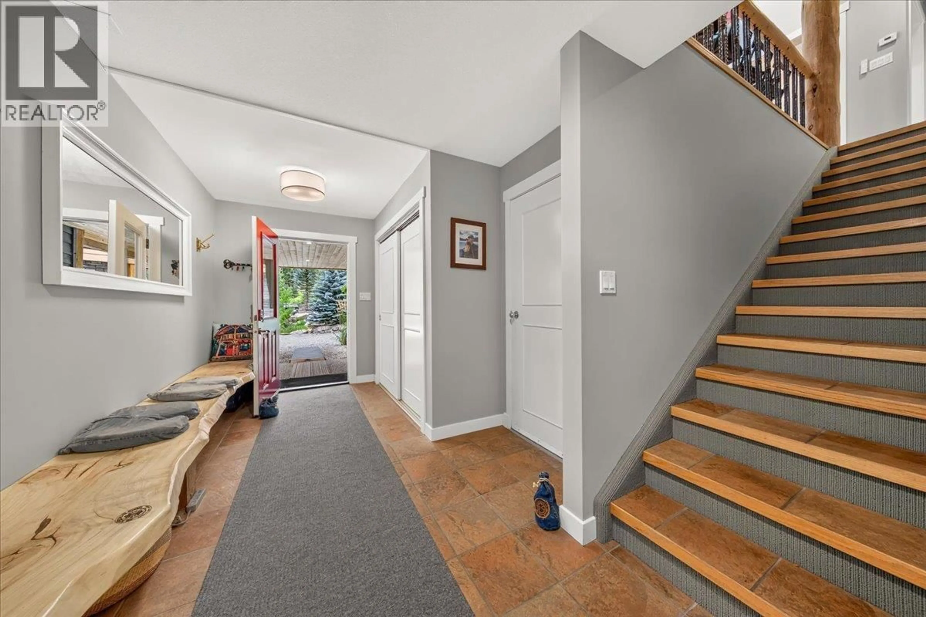 Indoor foyer for 1941 GREYWOLF DRIVE, Panorama British Columbia V0A1T0