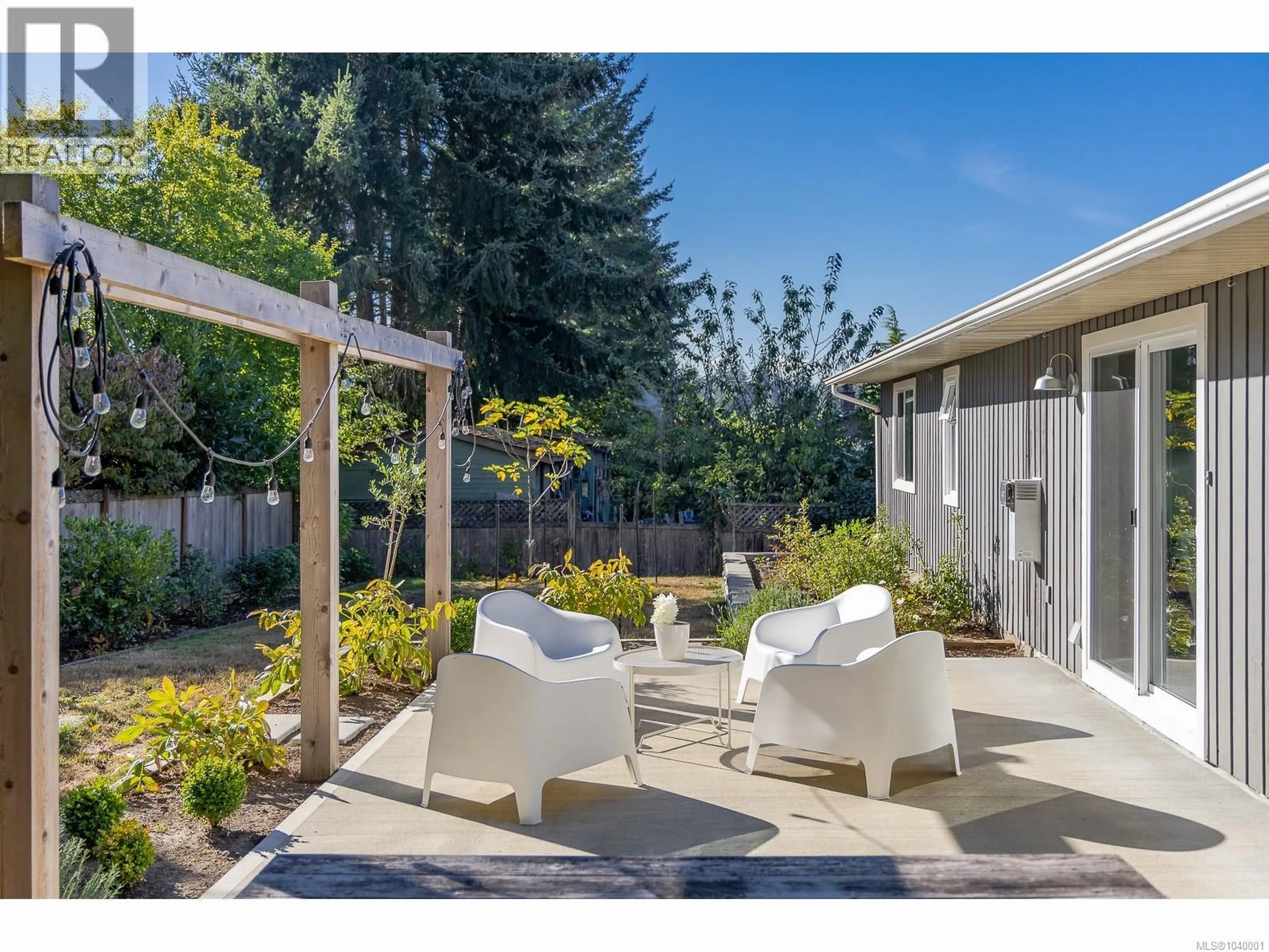 Patio, street for 538 TAMARACK DRIVE, Qualicum Beach British Columbia V9K1A6