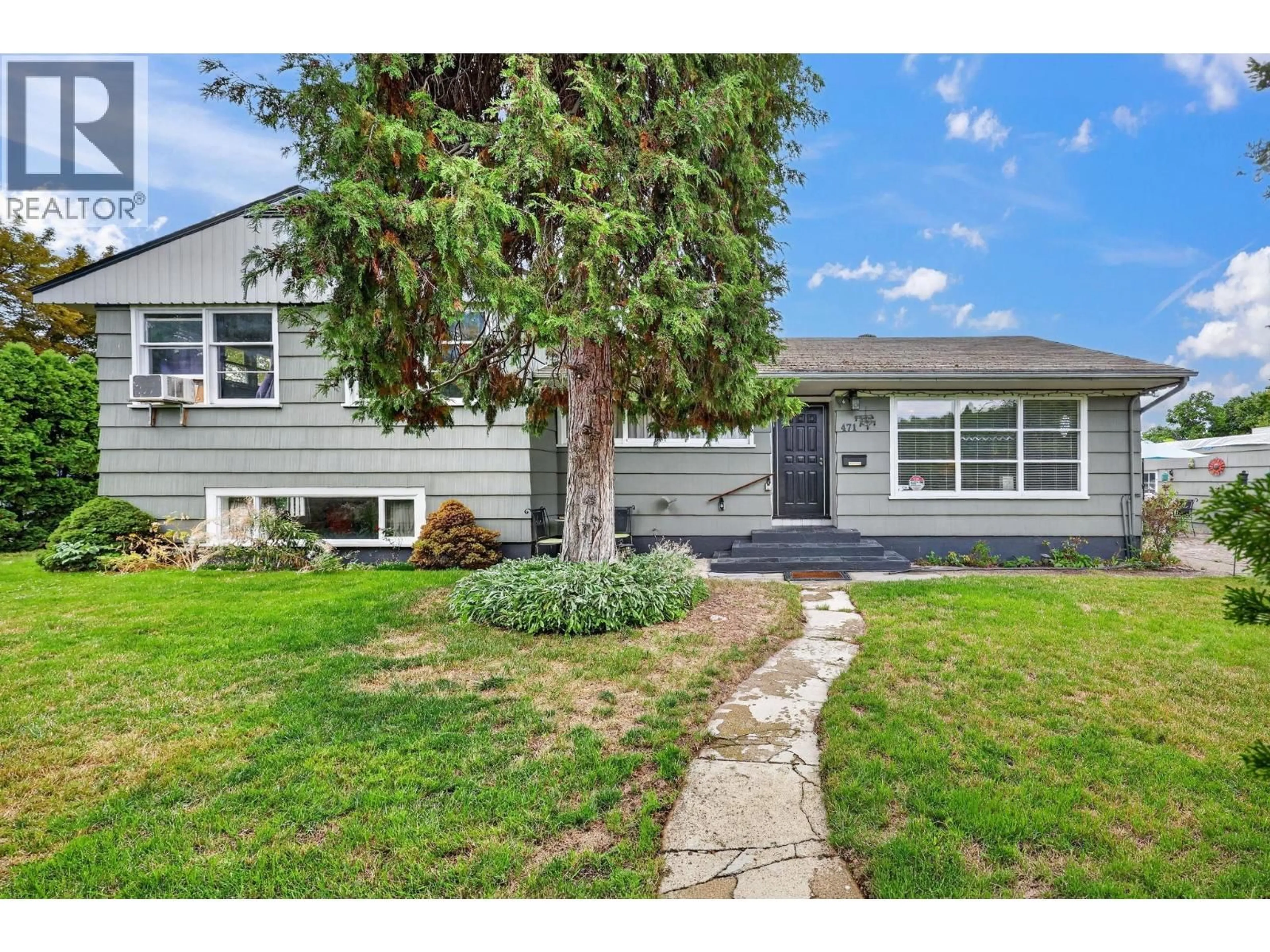 Home with vinyl exterior material, street for 471 CADDER AVENUE, Kelowna British Columbia v1y5n2
