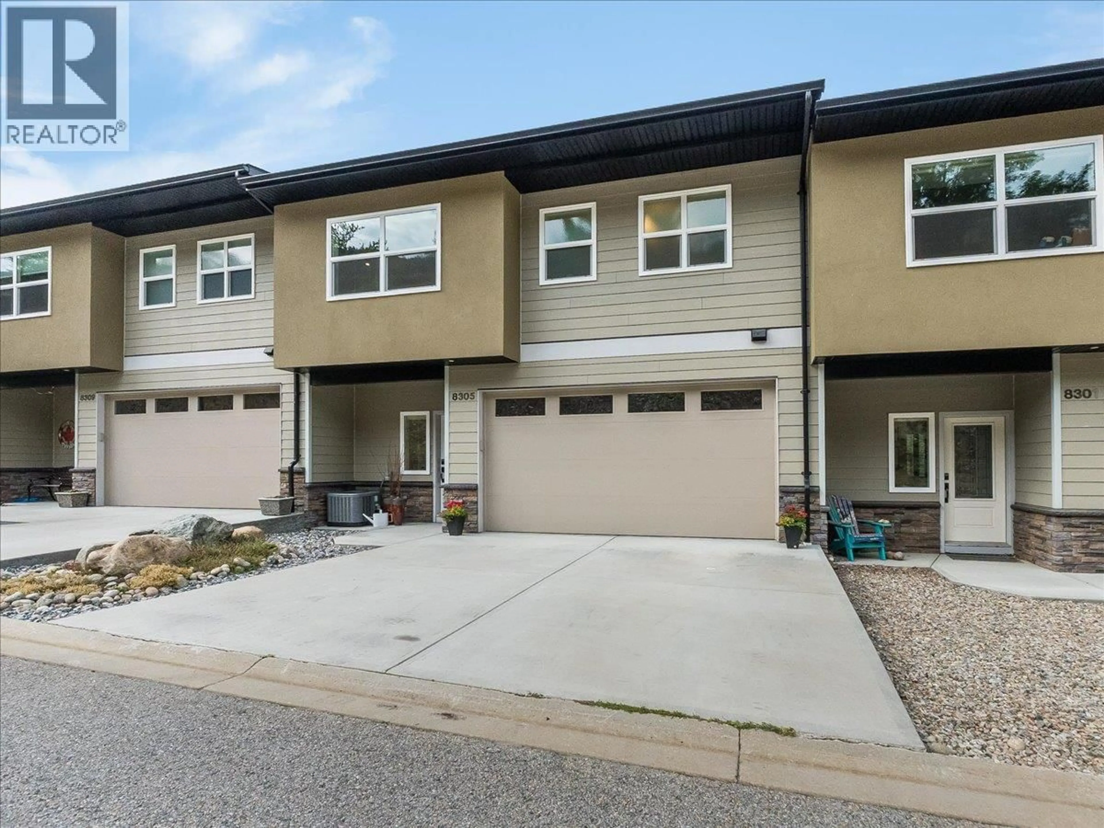 Home with vinyl exterior material, street for 8305 OLD WANETA ROAD, Trail British Columbia V1R4W9