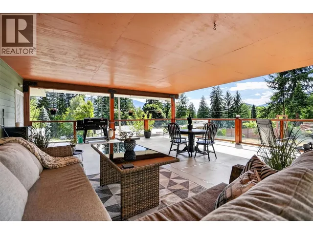 215 BAYVIEW STREET, Kaslo 4