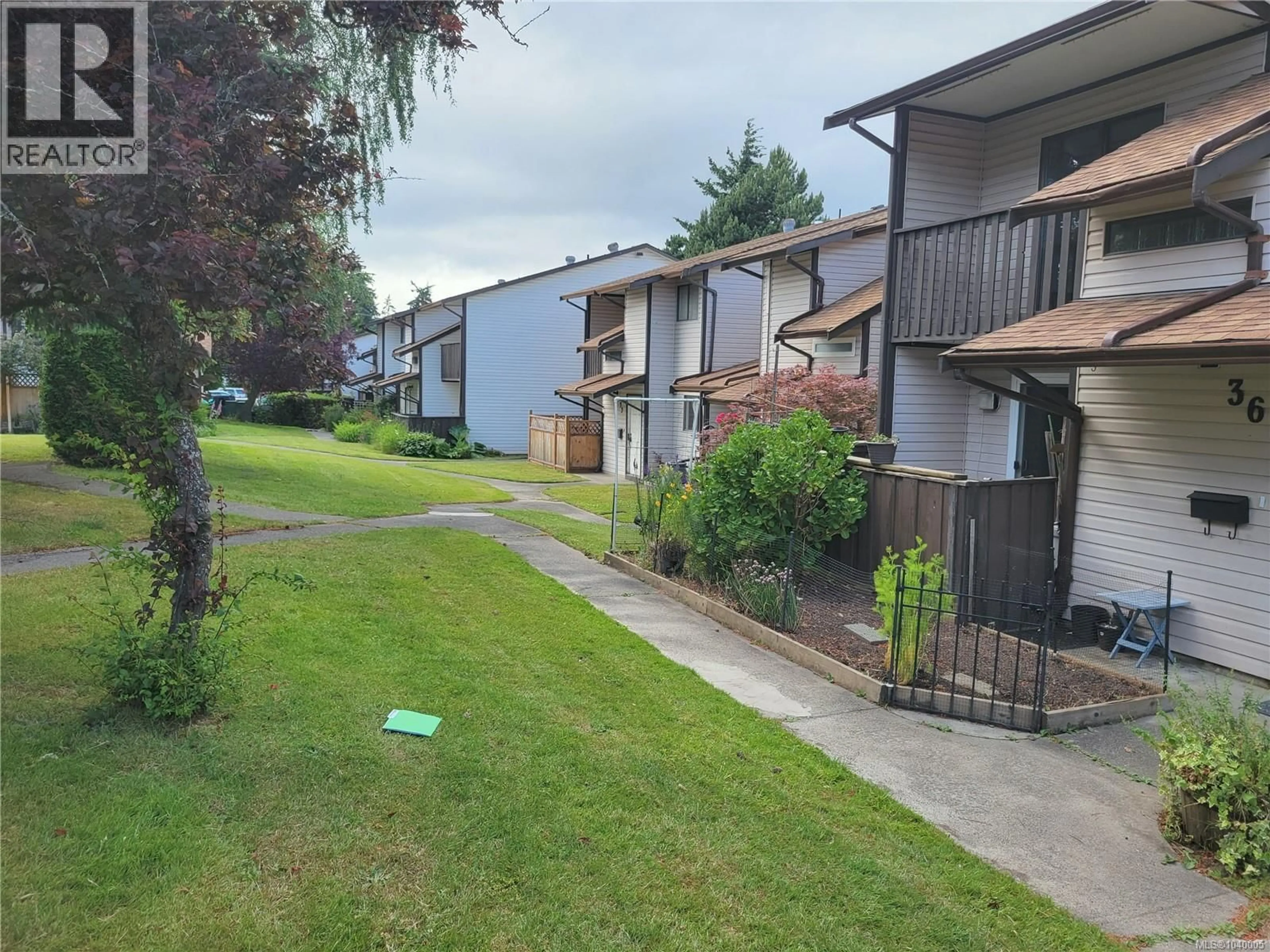 A pic from outside/outdoor area/front of a property/back of a property/a pic from drone, street for 36 - 1506 ADMIRALS ROAD, View Royal British Columbia V9A7B1
