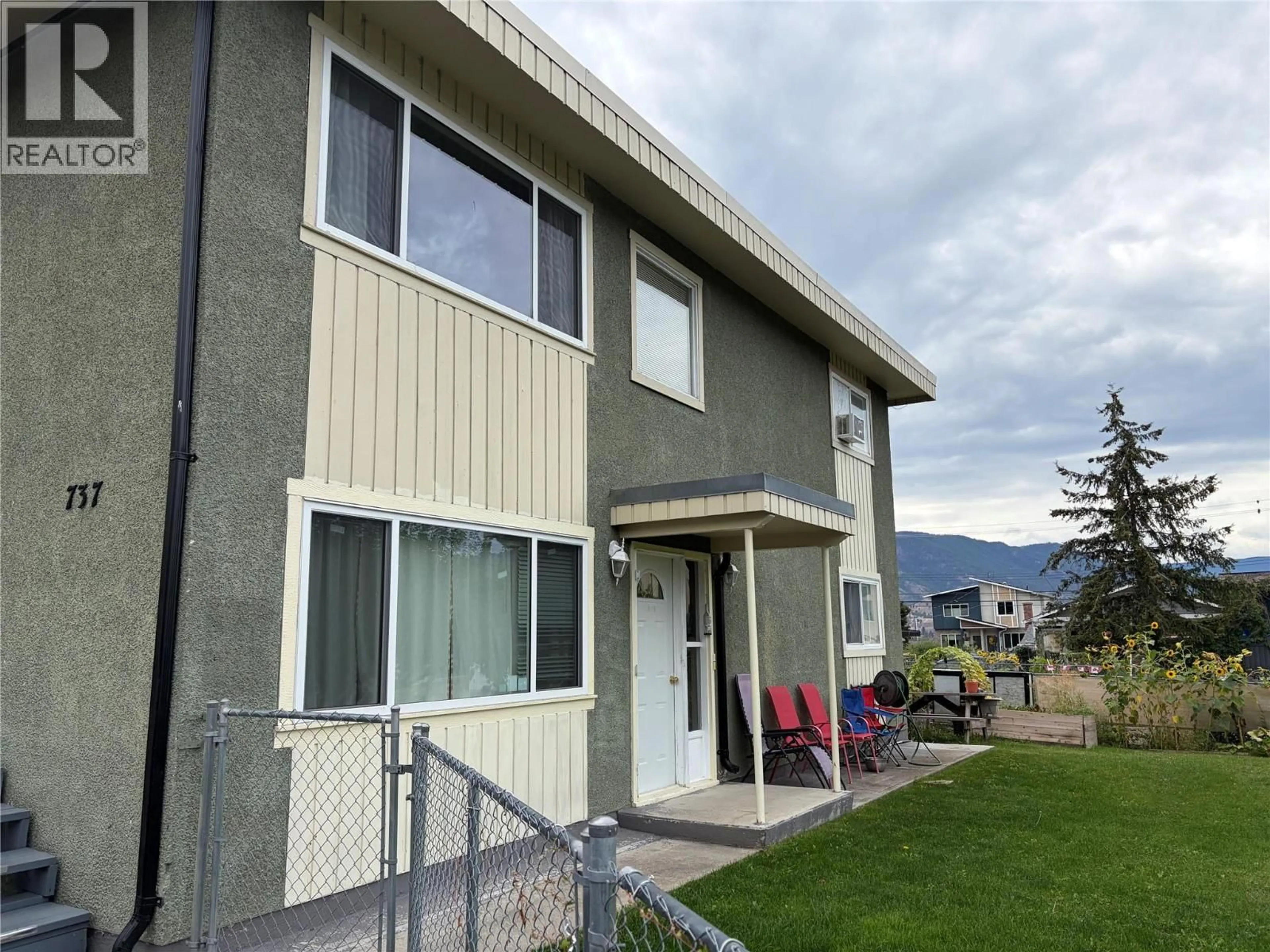 Home with vinyl exterior material, unknown for 737 ONTARIO STREET, Penticton British Columbia V2A4S4