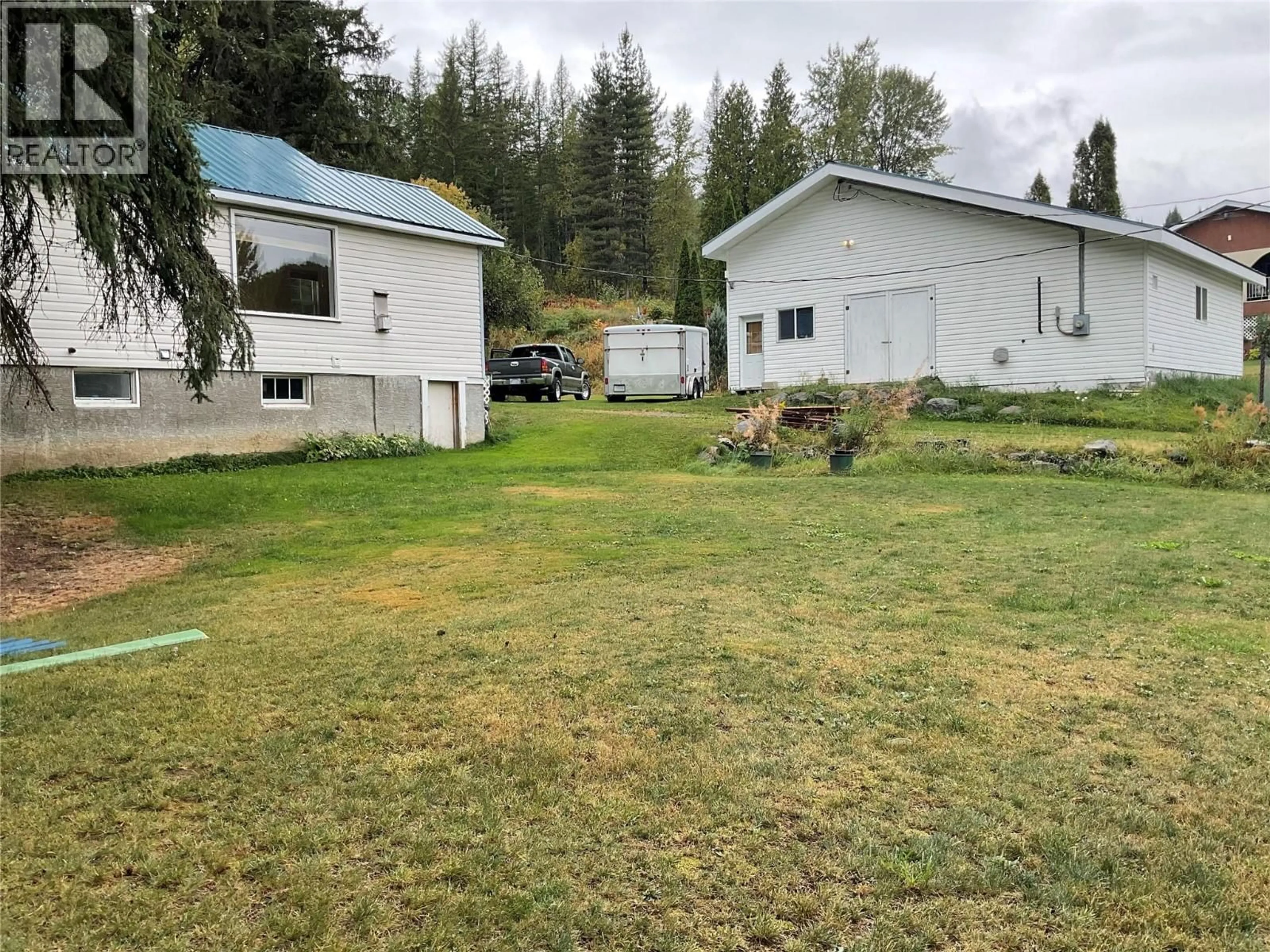 A pic from outside/outdoor area/front of a property/back of a property/a pic from drone, unknown for 4213 CASINO ROAD, Trail British Columbia V1R4X3