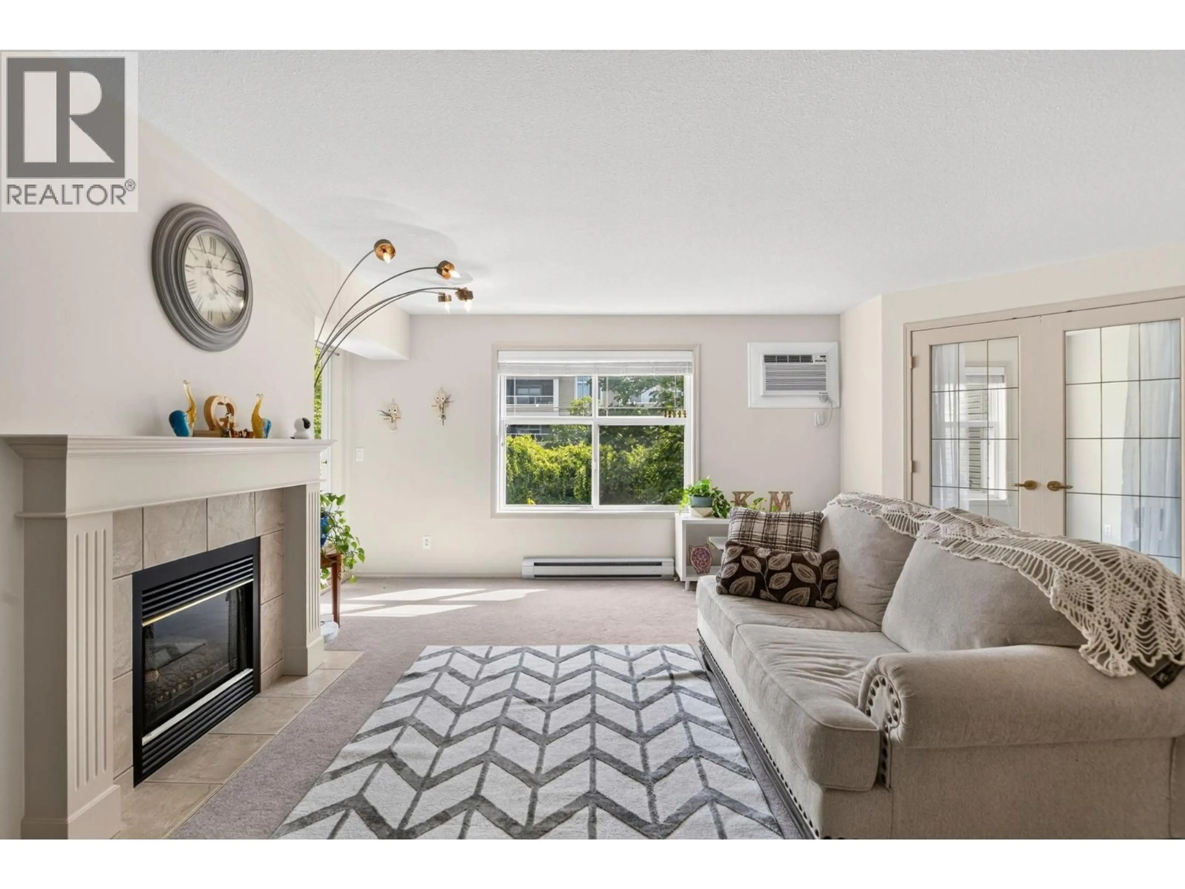 Living room with furniture, unknown for 219 - 555 HOUGHTON ROAD, Kelowna British Columbia V1X7P9