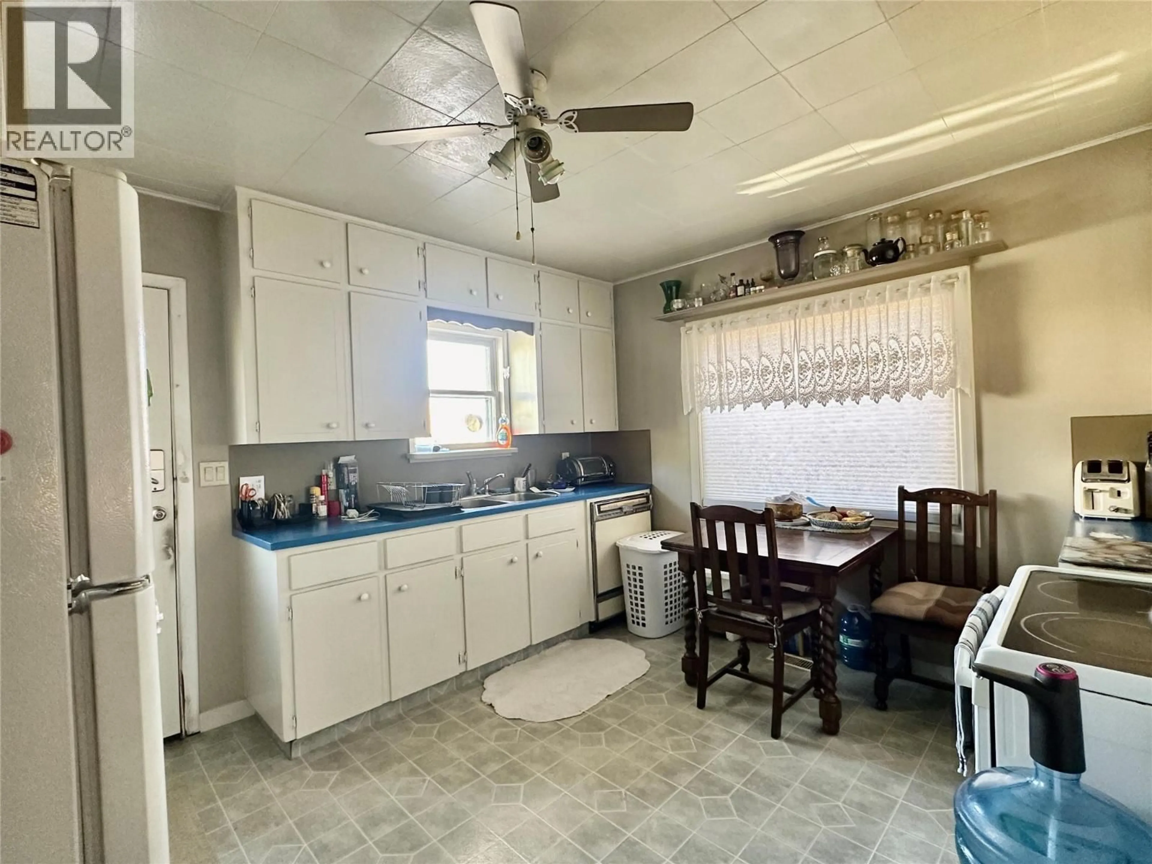 Standard kitchen, unknown for 5952 OKANAGAN STREET, Oliver British Columbia V0H1T0