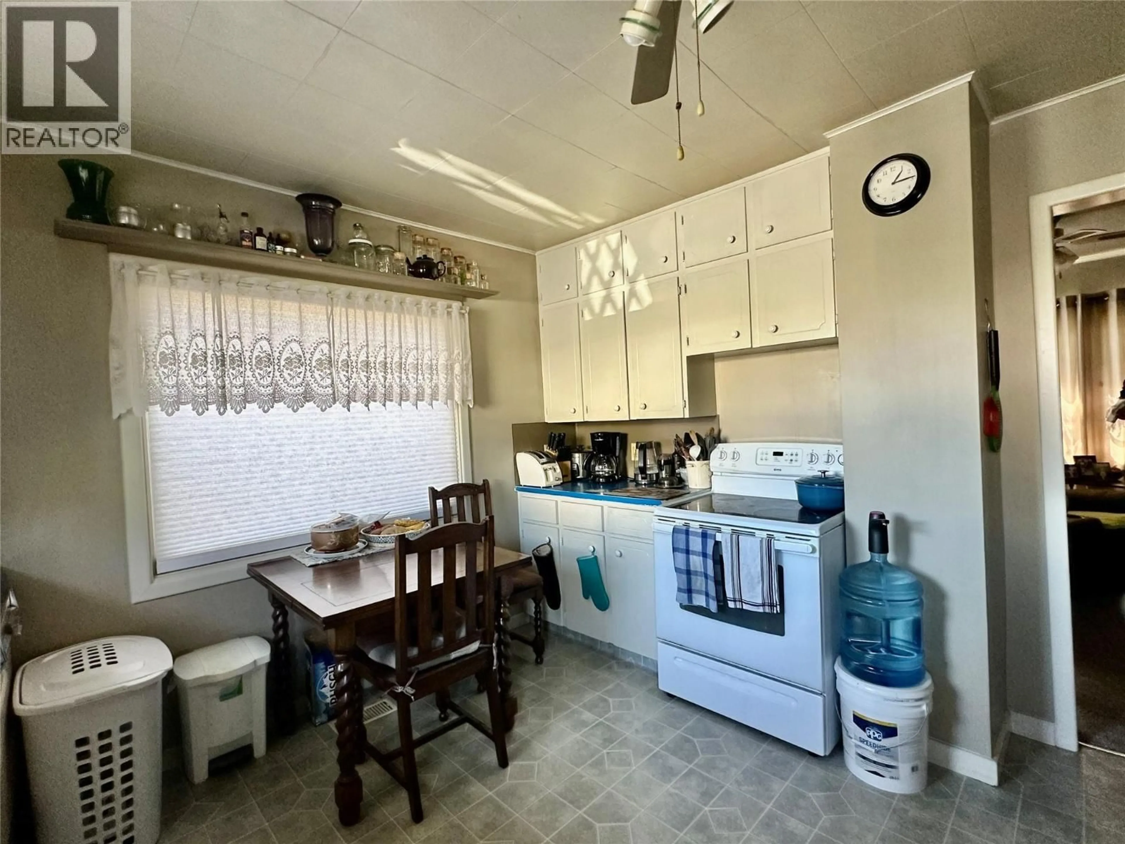 Standard kitchen, unknown for 5952 OKANAGAN STREET, Oliver British Columbia V0H1T0