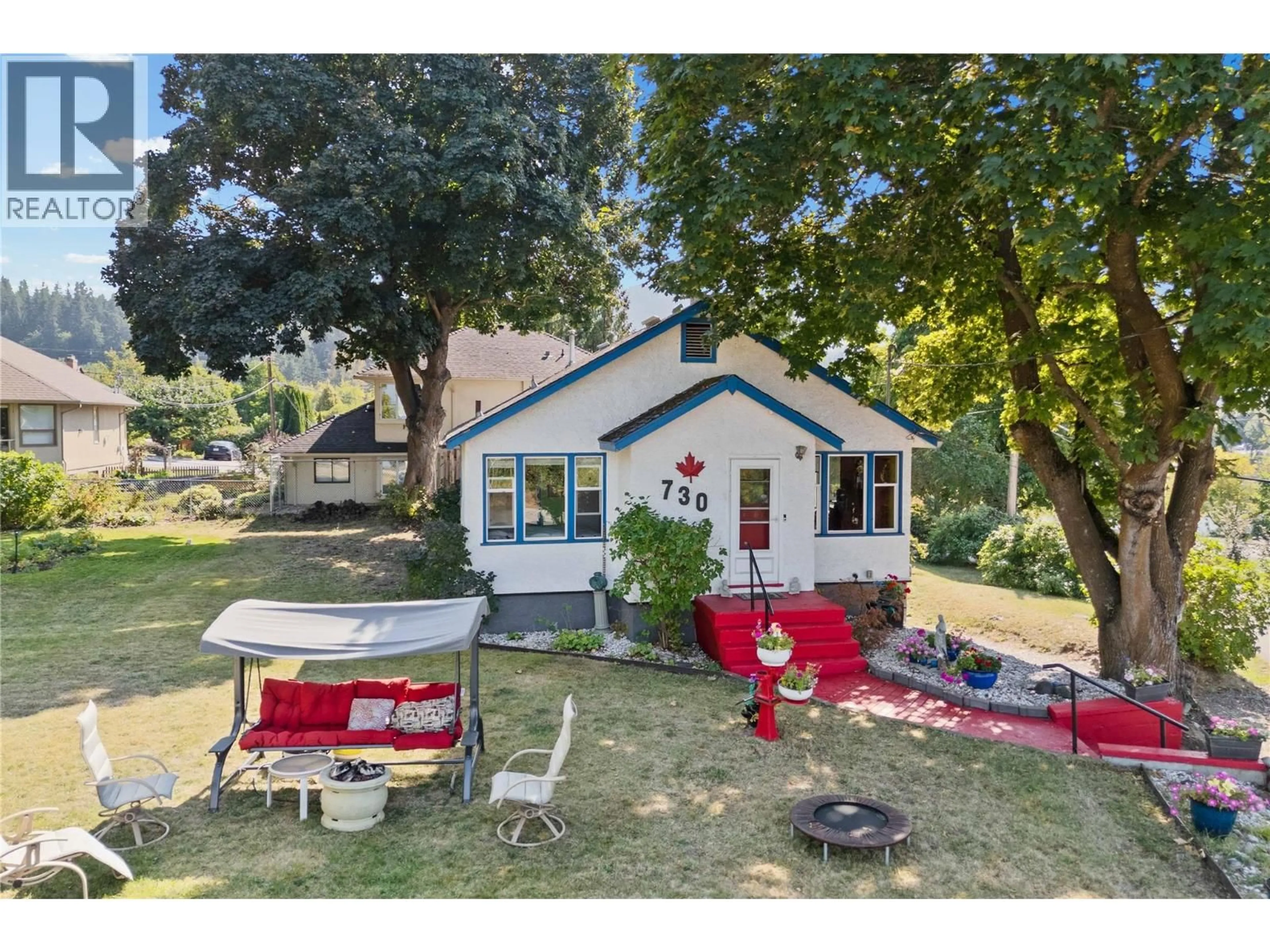 A pic from outside/outdoor area/front of a property/back of a property/a pic from drone, street for 730 9 AVENUE NORTHEAST, Salmon Arm British Columbia V1E4A1