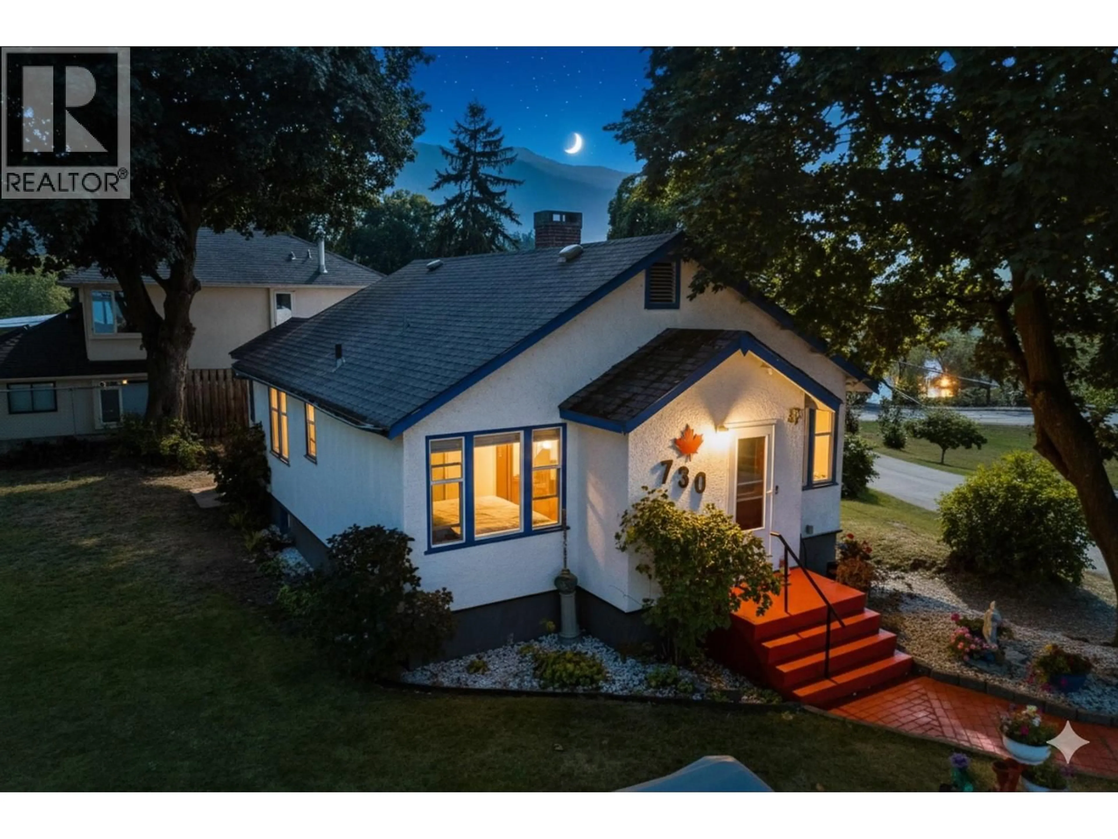 A pic from outside/outdoor area/front of a property/back of a property/a pic from drone, street for 730 9 AVENUE NORTHEAST, Salmon Arm British Columbia V1E4A1