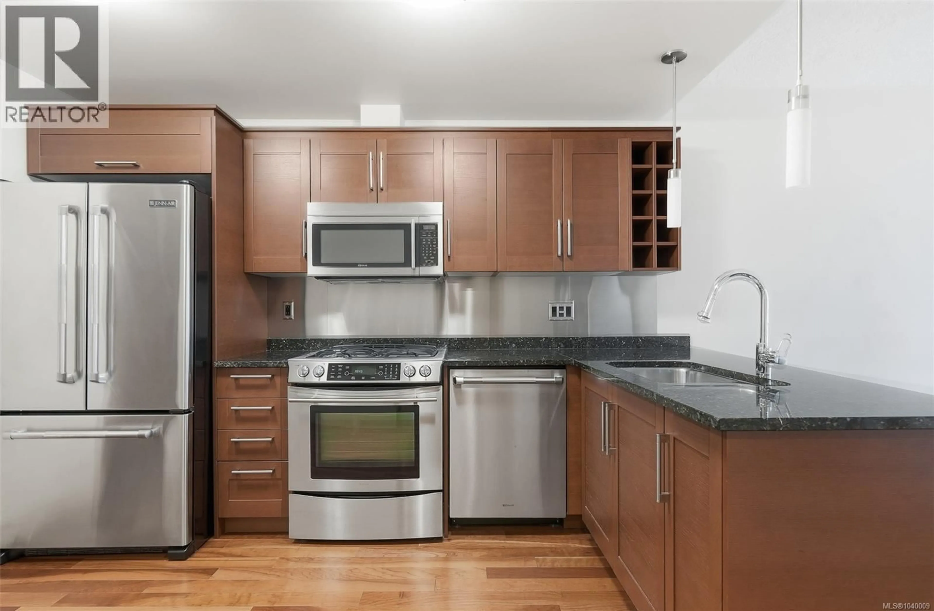 Standard kitchen, wood/laminate floor for N1003 - 737 HUMBOLDT STREET, Victoria British Columbia V8W1B1