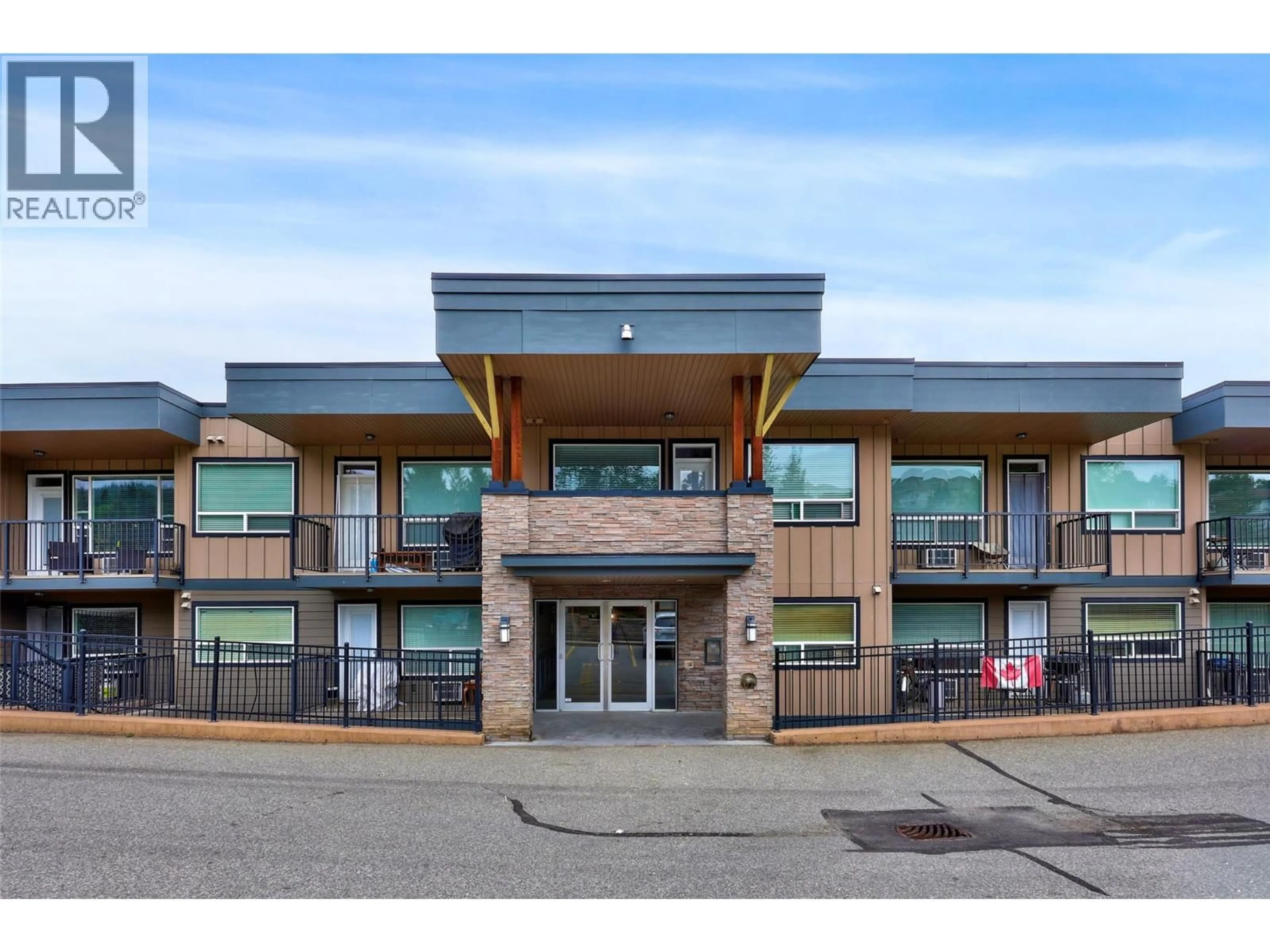 Indoor foyer for 204 - 1200 HARRISON PLACE, Kamloops British Columbia V1S1M1