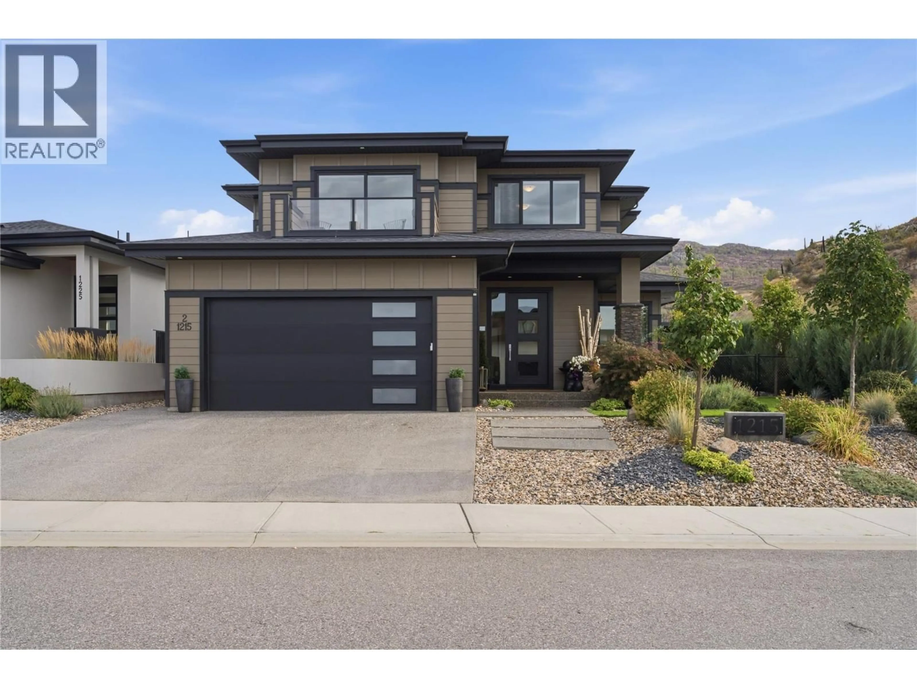 Home with vinyl exterior material, street for 1215 PONDS AVENUE, Kelowna British Columbia V1W5N1