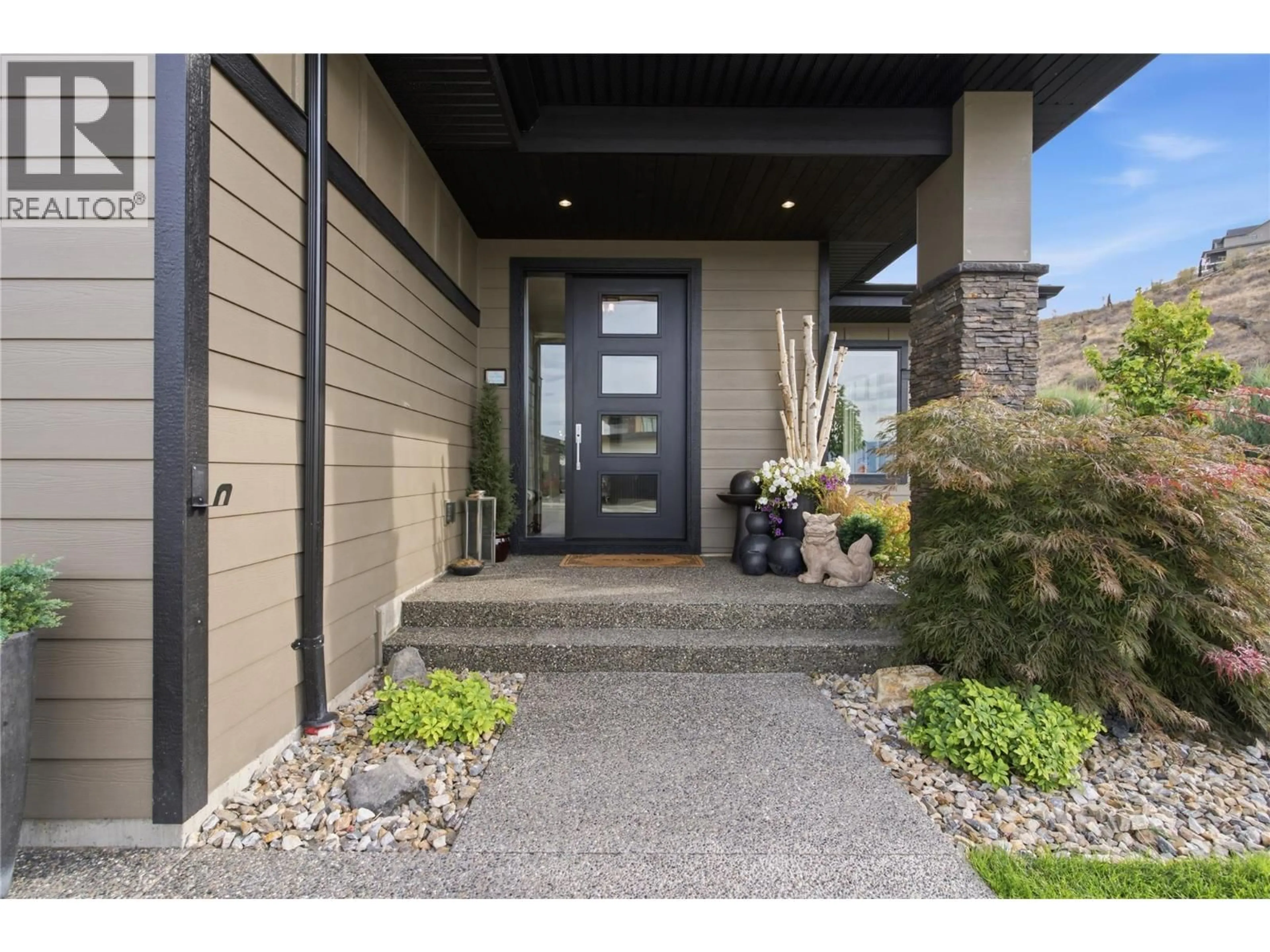 Indoor entryway for 1215 PONDS AVENUE, Kelowna British Columbia V1W5N1