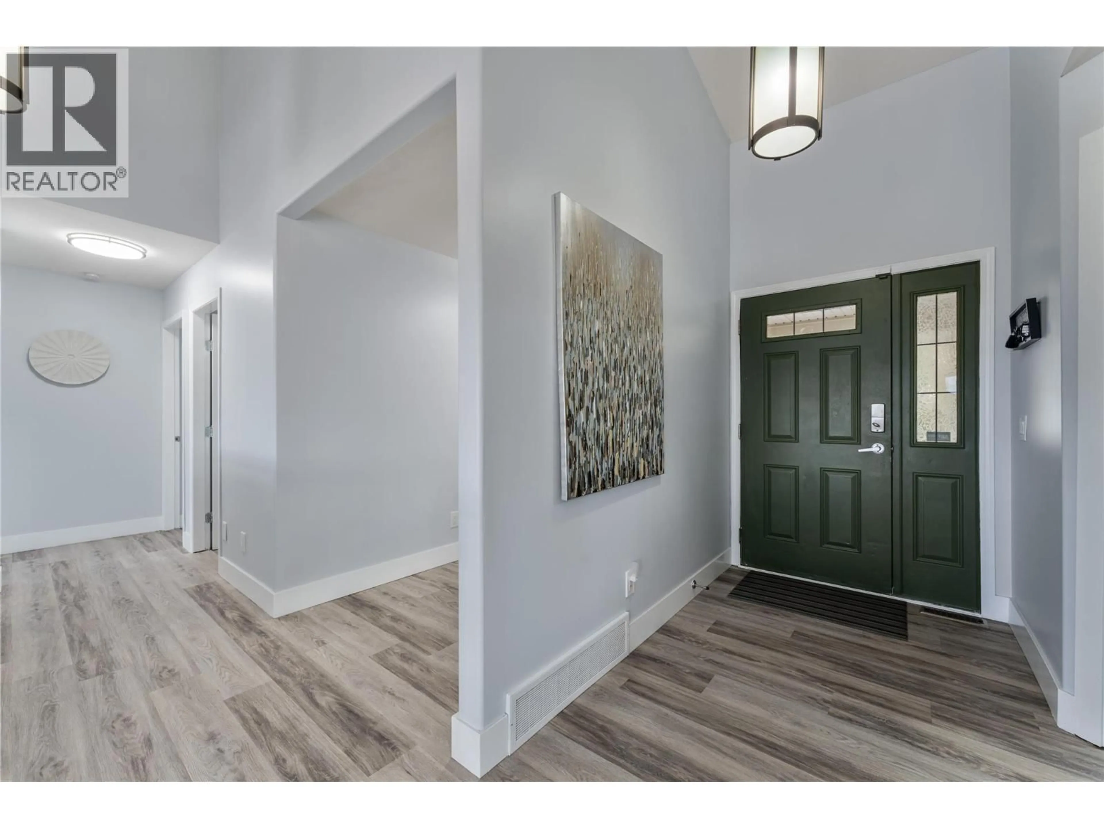 Indoor entryway for 3516 CAMELBACK DRIVE, Kelowna British Columbia V1X8A7