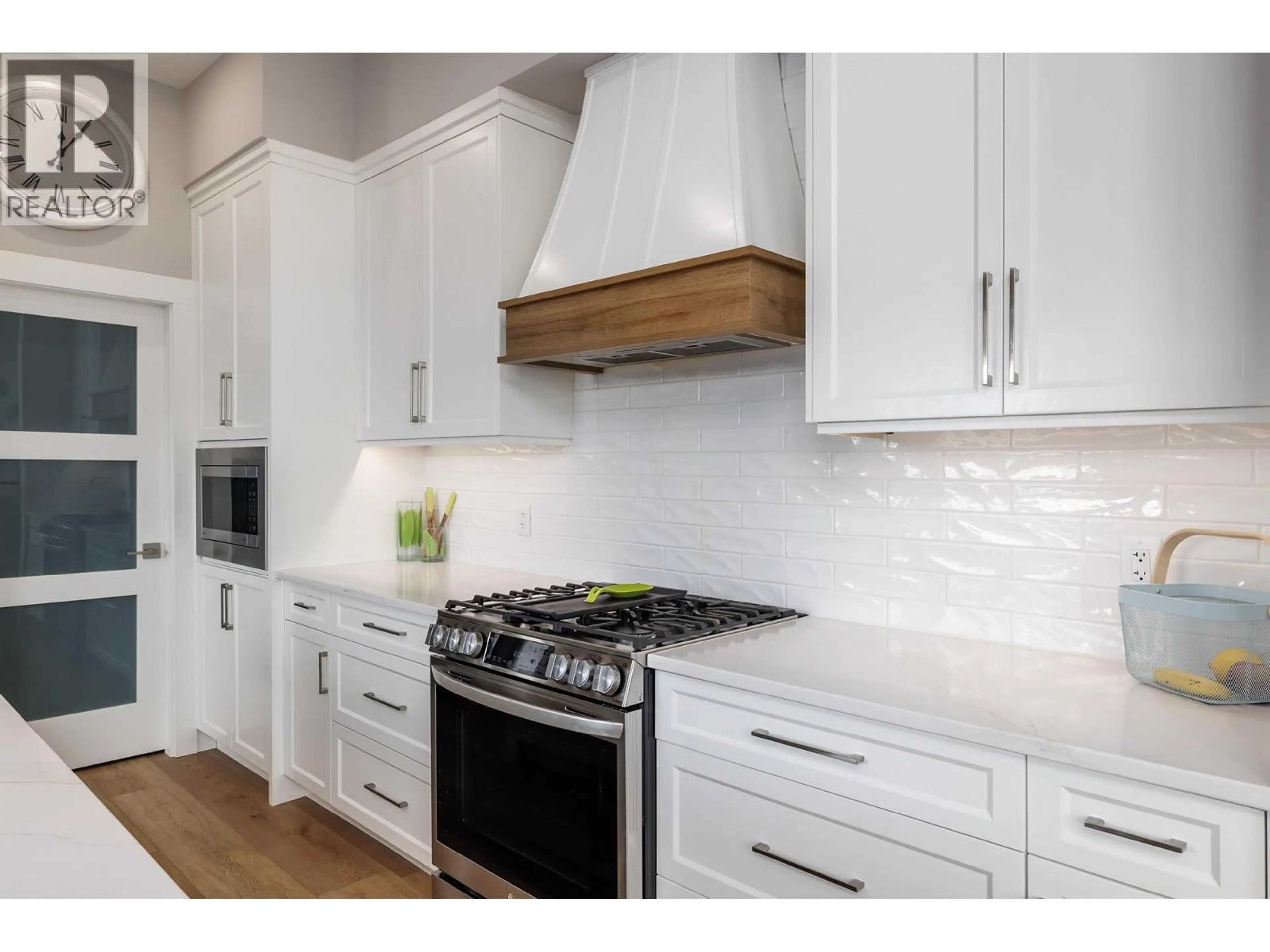 Contemporary kitchen, ceramic/tile floor for 26 - 830 WESTVIEW WAY, West Kelowna British Columbia V1Z0A5