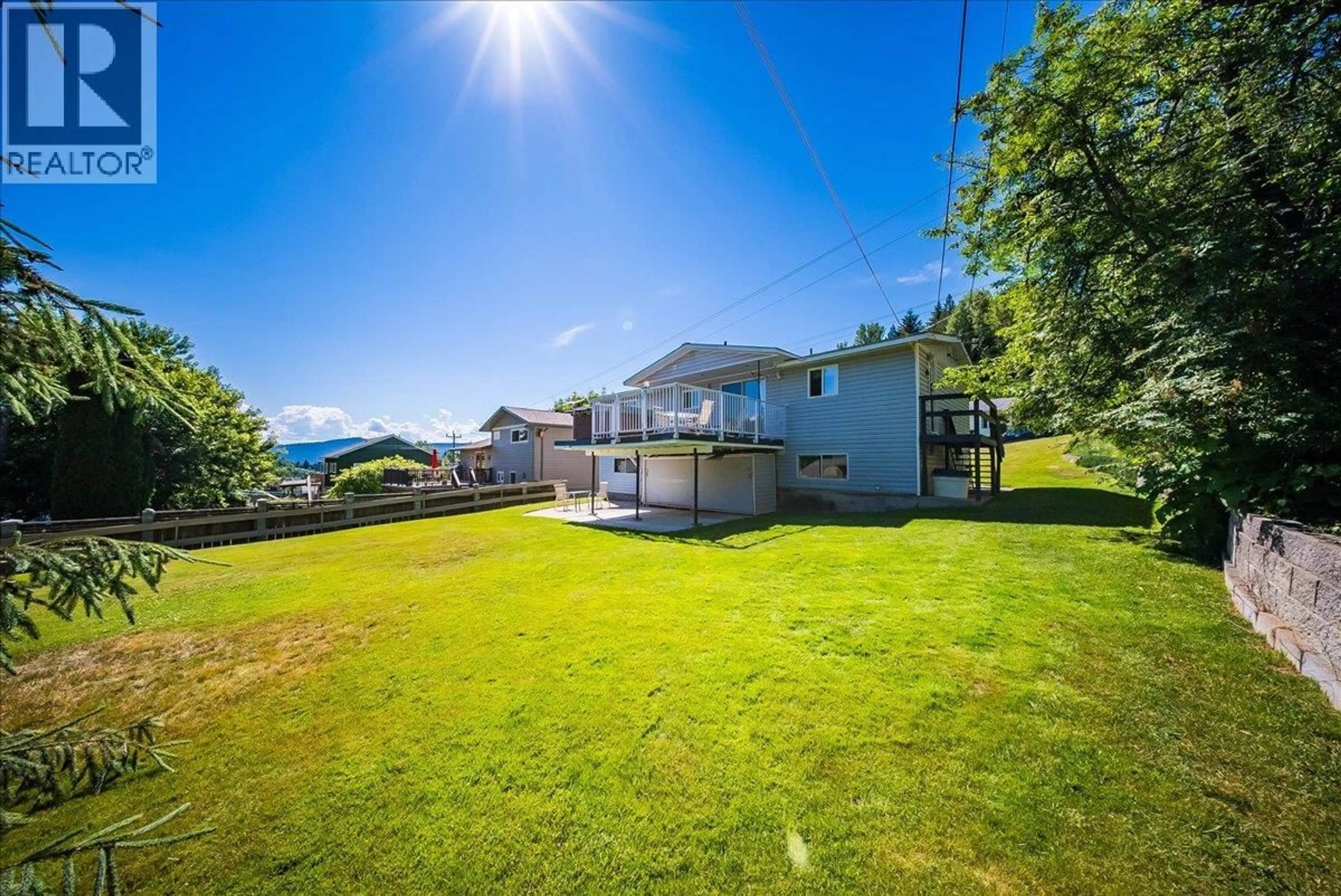 A pic from outside/outdoor area/front of a property/back of a property/a pic from drone, water/lake/river/ocean view for 1618 VICTORIA AVENUE, Rossland British Columbia V0G1Y0
