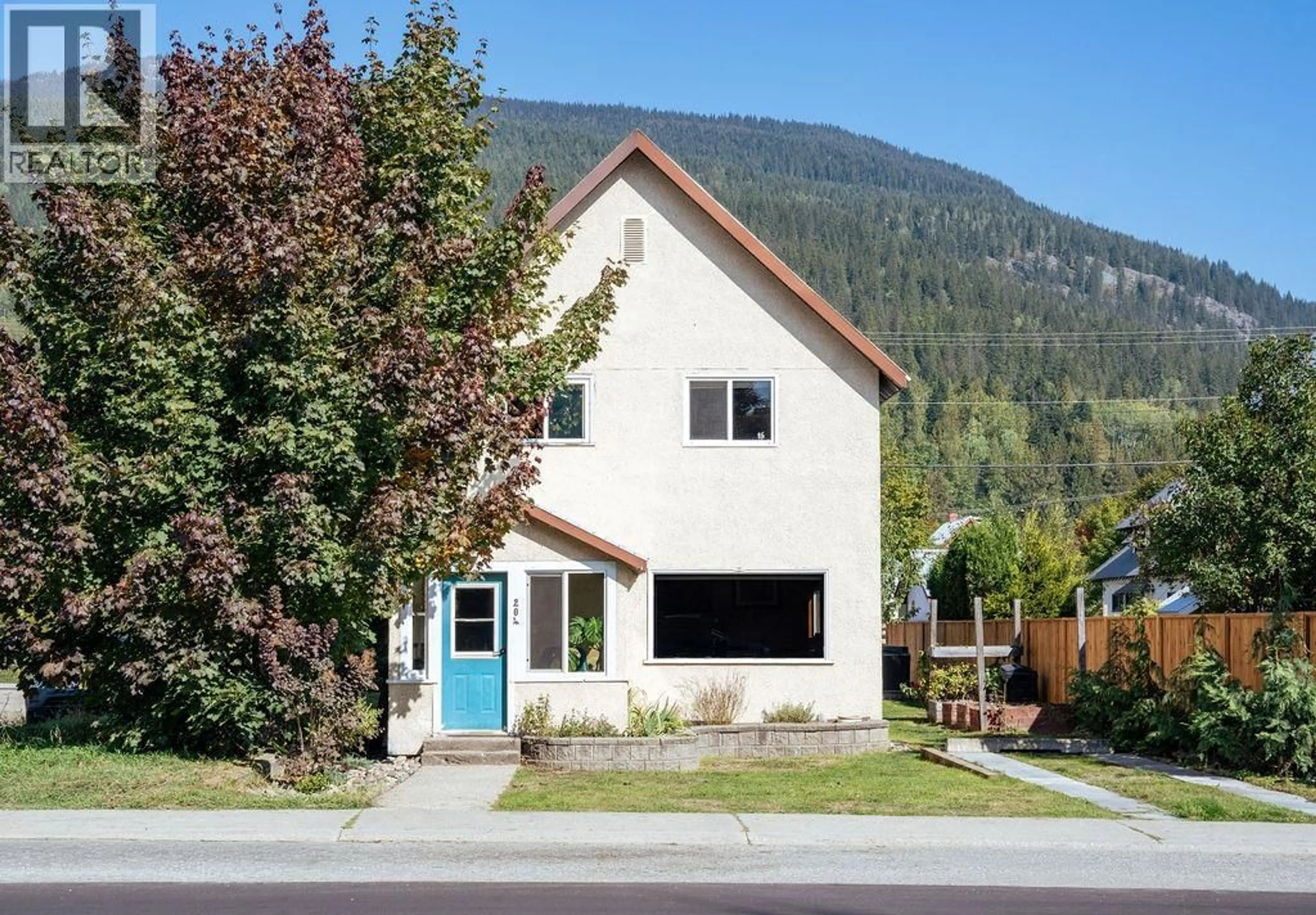 Home with vinyl exterior material, mountain view for 204 THIRD STREET EAST, Revelstoke British Columbia V0E2S0