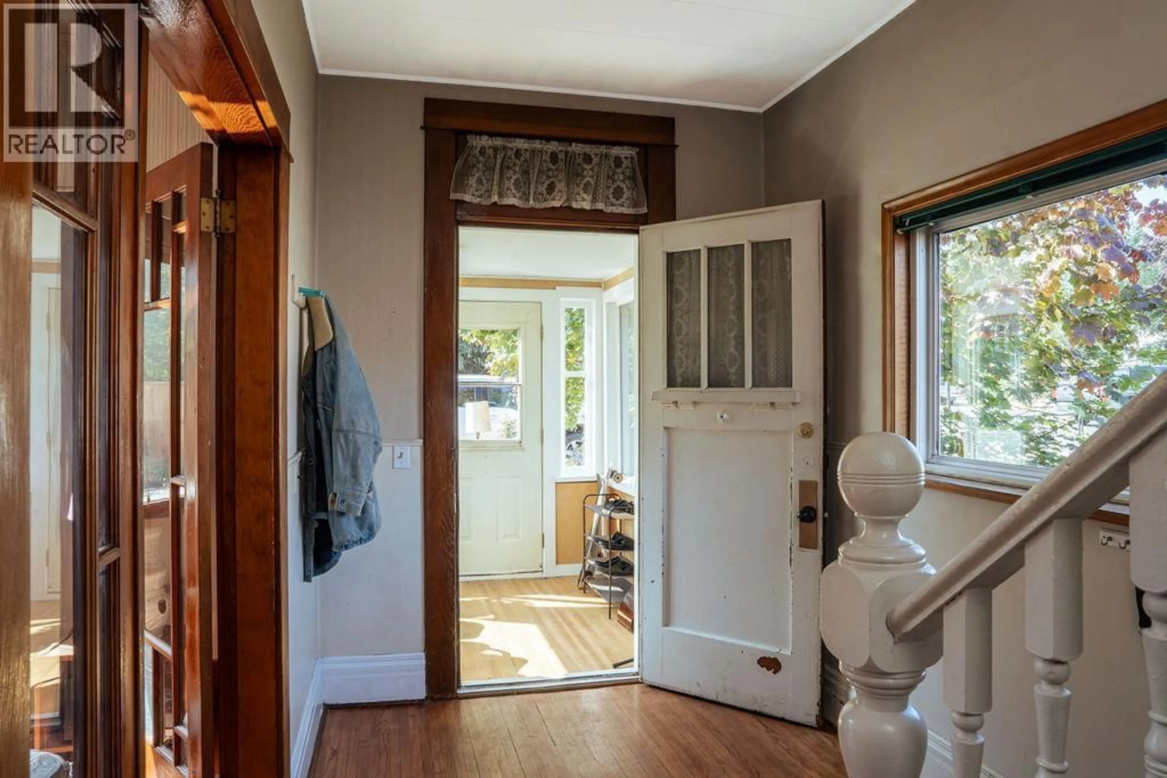 Indoor entryway for 204 THIRD STREET EAST, Revelstoke British Columbia V0E2S0