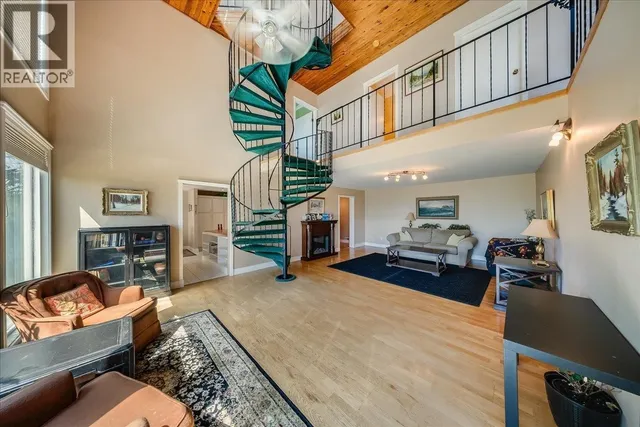 2390 MCLEOD AVENUE, Rossland 4