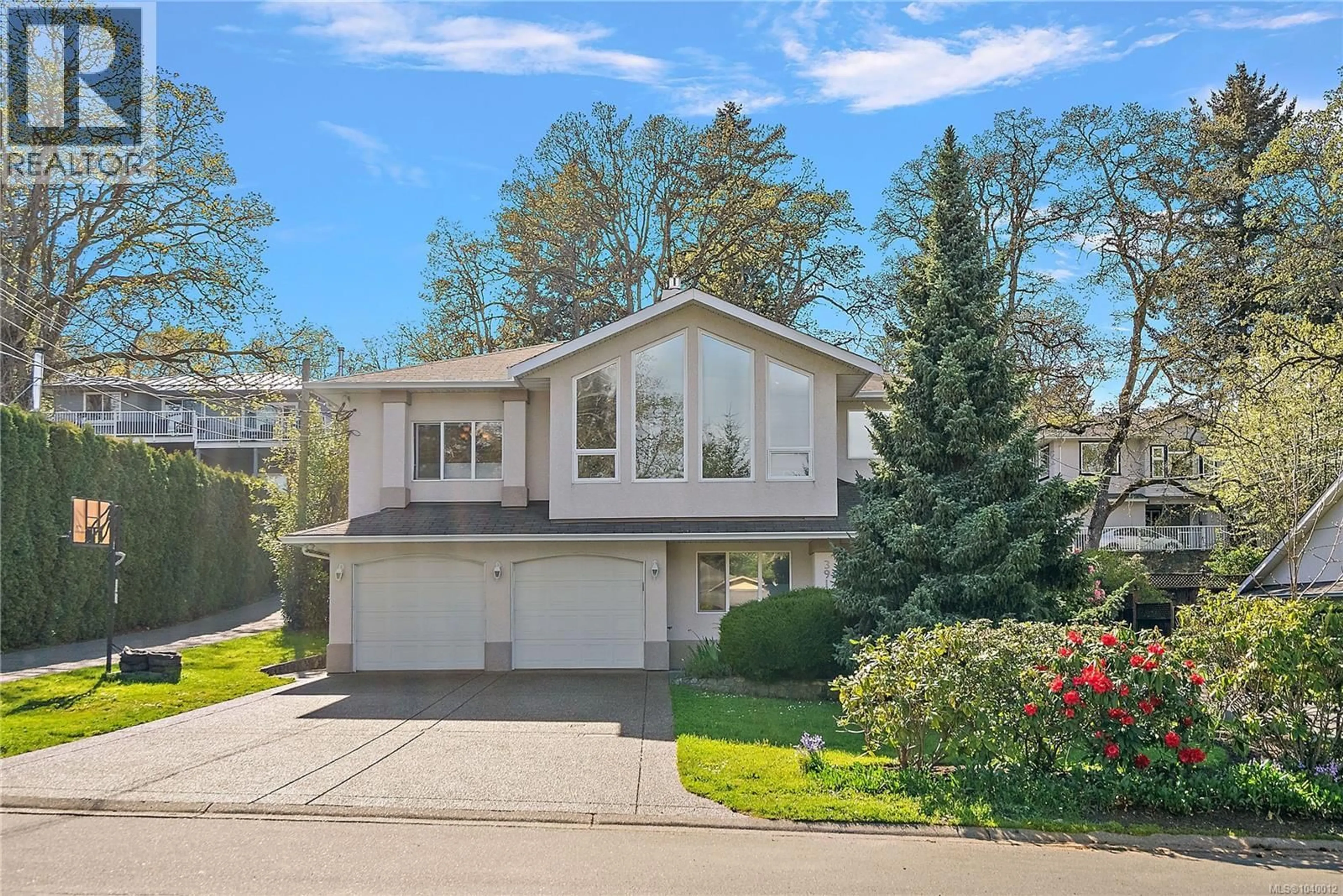 Home with vinyl exterior material, street for 3914 ASCOT DRIVE, Saanich British Columbia V8P3S1
