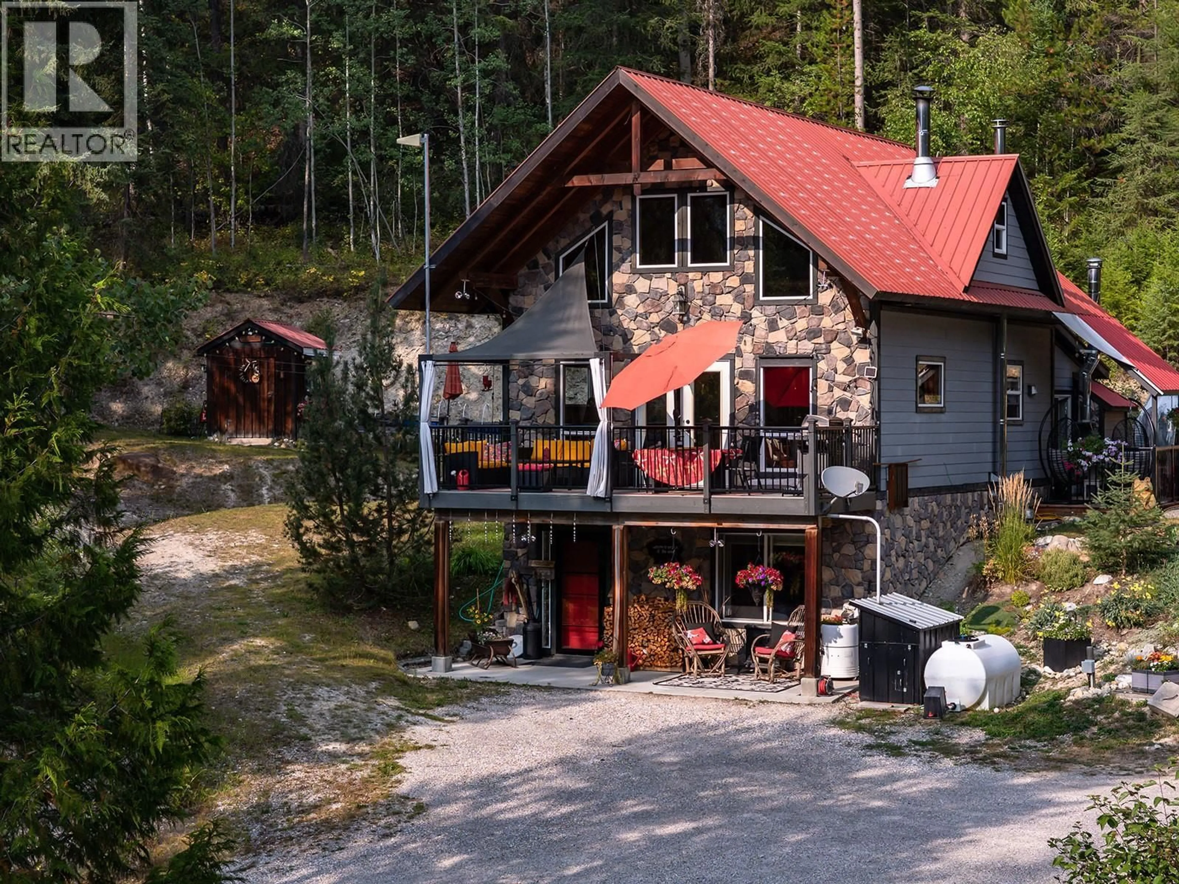A pic from outside/outdoor area/front of a property/back of a property/a pic from drone, unknown for 1960 PALUMBO HEIGHTS DRIVE, Golden British Columbia V0A1H4