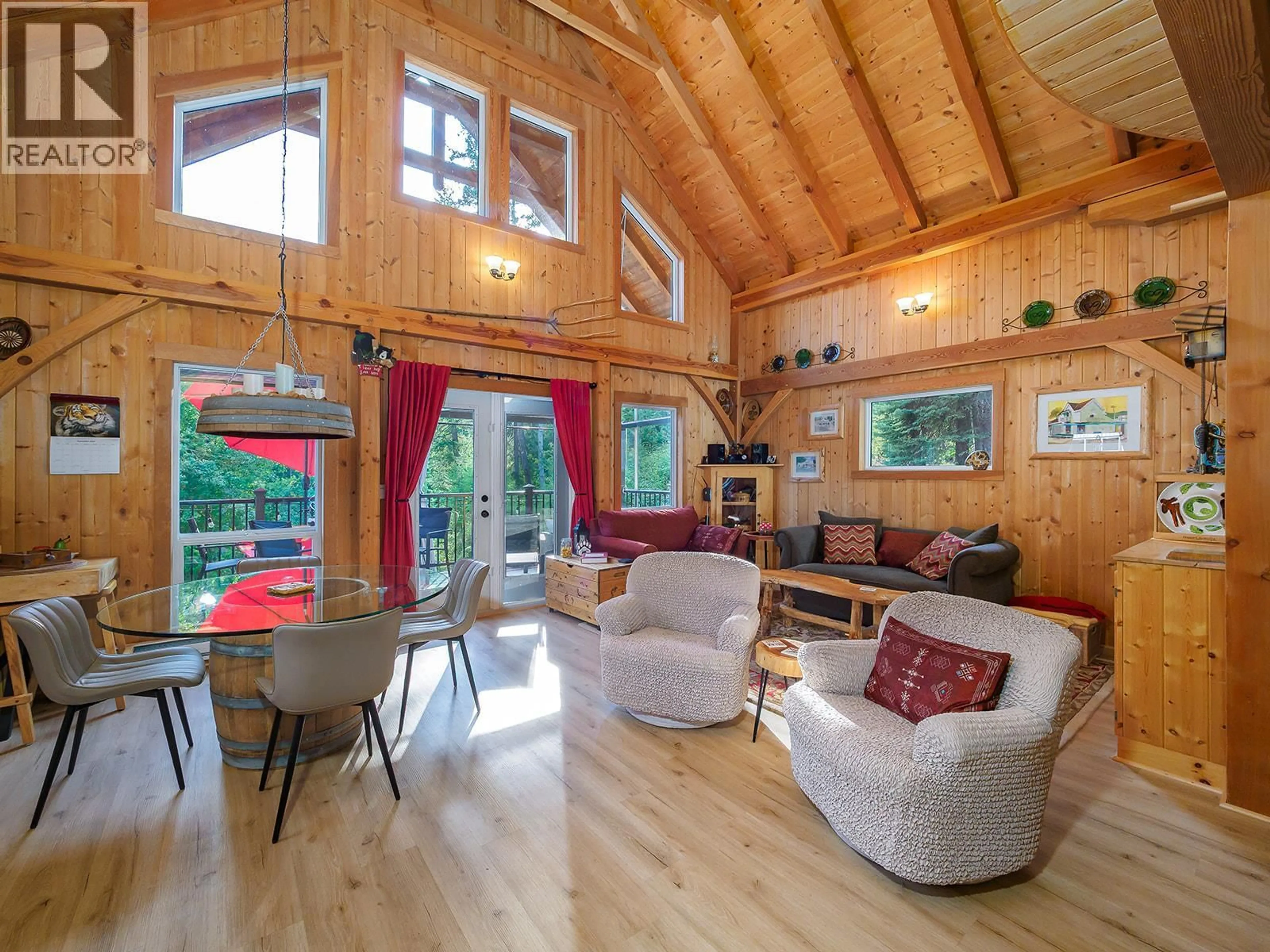 Living room with furniture, wood/laminate floor for 1960 PALUMBO HEIGHTS DRIVE, Golden British Columbia V0A1H4