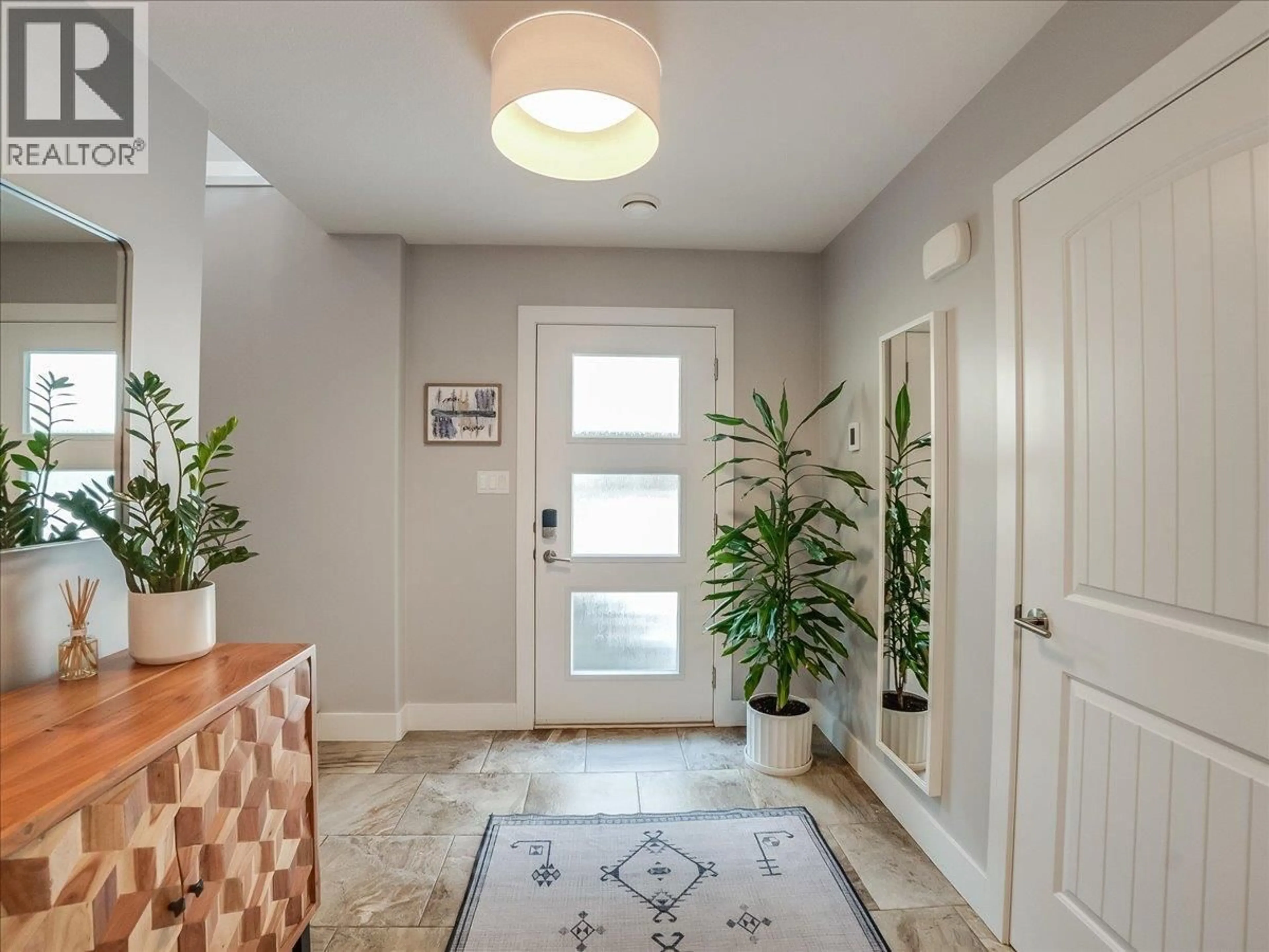 Indoor entryway for 770 REDSTONE DRIVE, Rossland British Columbia V0G1Y0