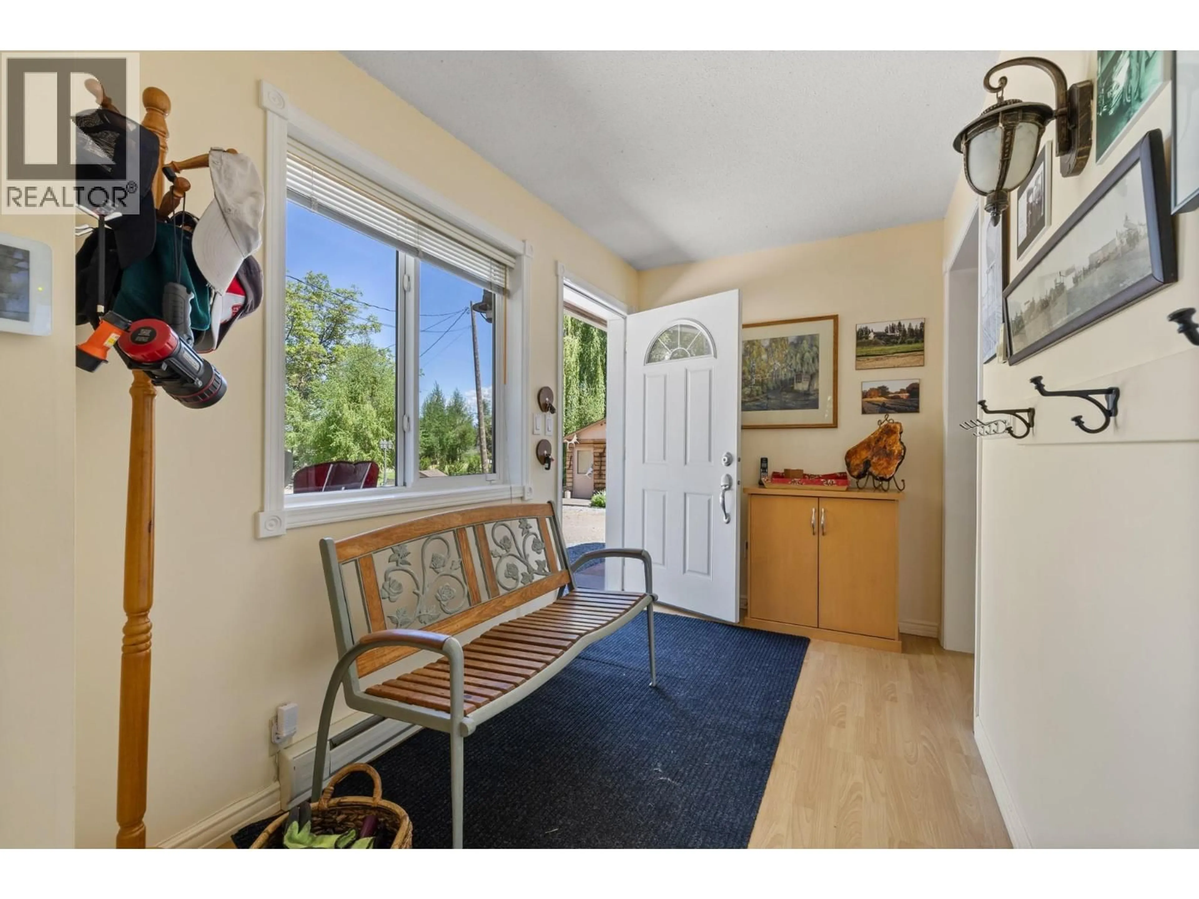 Indoor entryway for 1789 MUNSON ROAD, Kelowna British Columbia V1W2G8