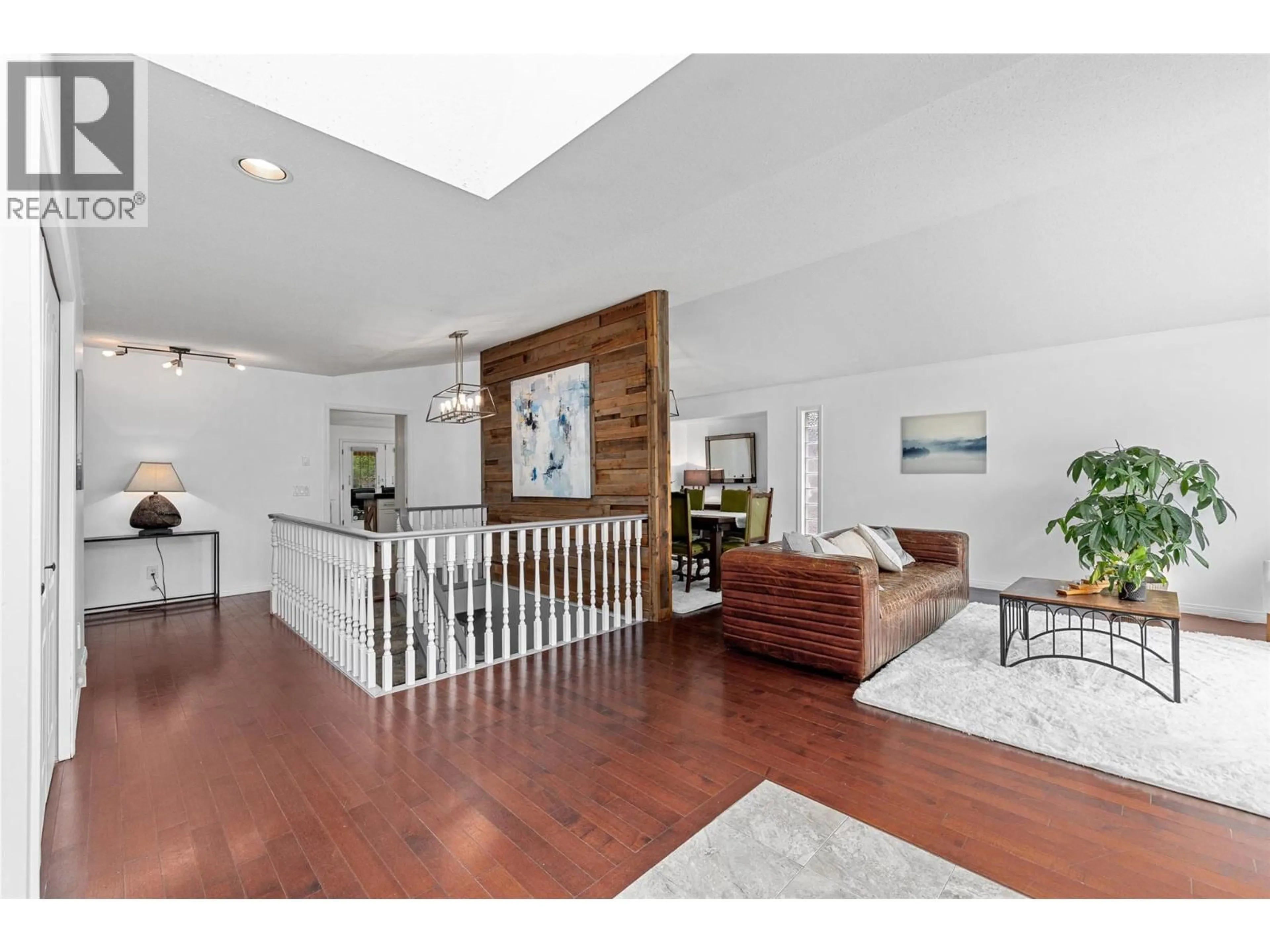 Indoor entryway for 145 MAGIC DRIVE, Kelowna British Columbia V1V1N2