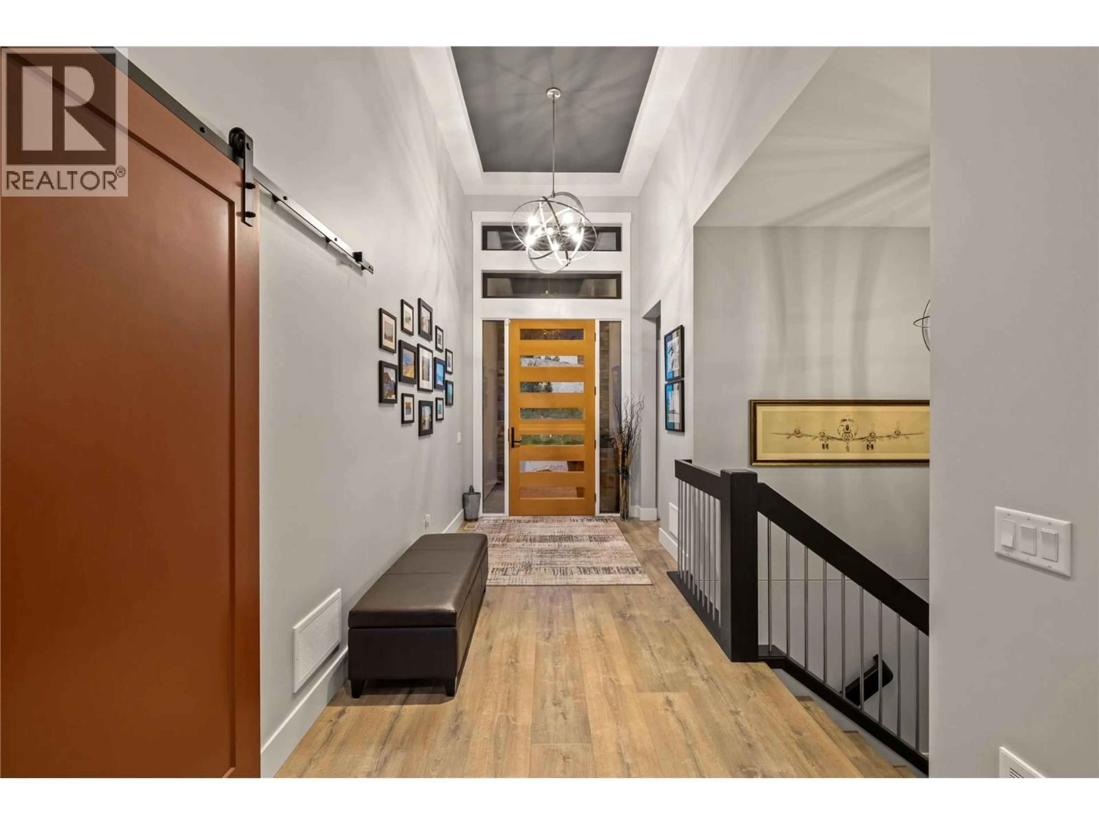Indoor foyer for 3663 MCKINLEY BEACH DRIVE, Kelowna British Columbia V1V3G2