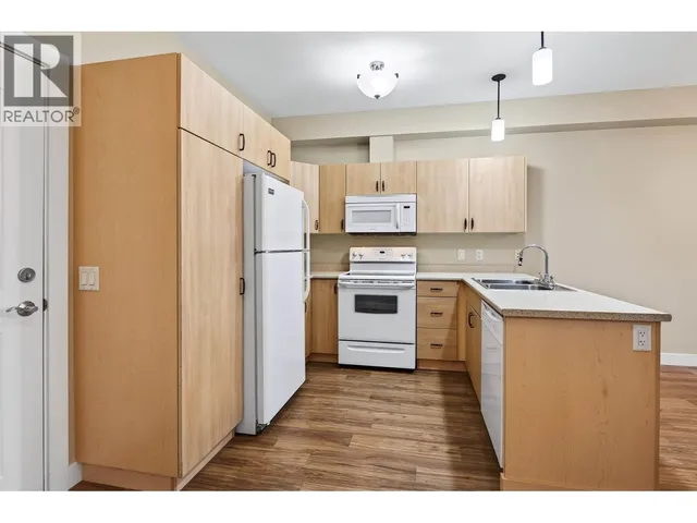 300 - 755 MAYFAIR STREET, Kamloops 2
