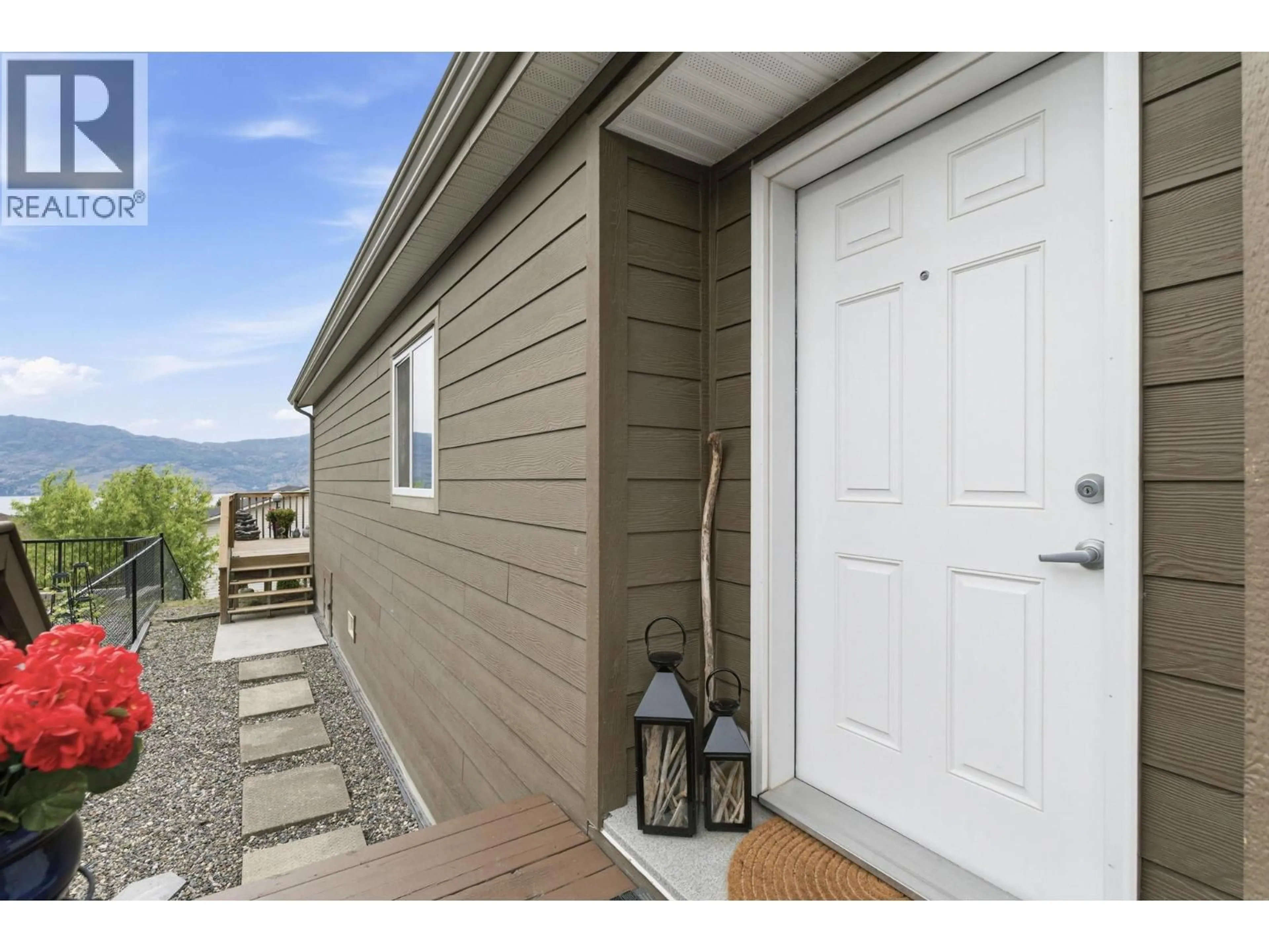 Indoor entryway for 523 - 2440 OLD OKANAGAN HIGHWAY, West Kelowna British Columbia V4T1X4